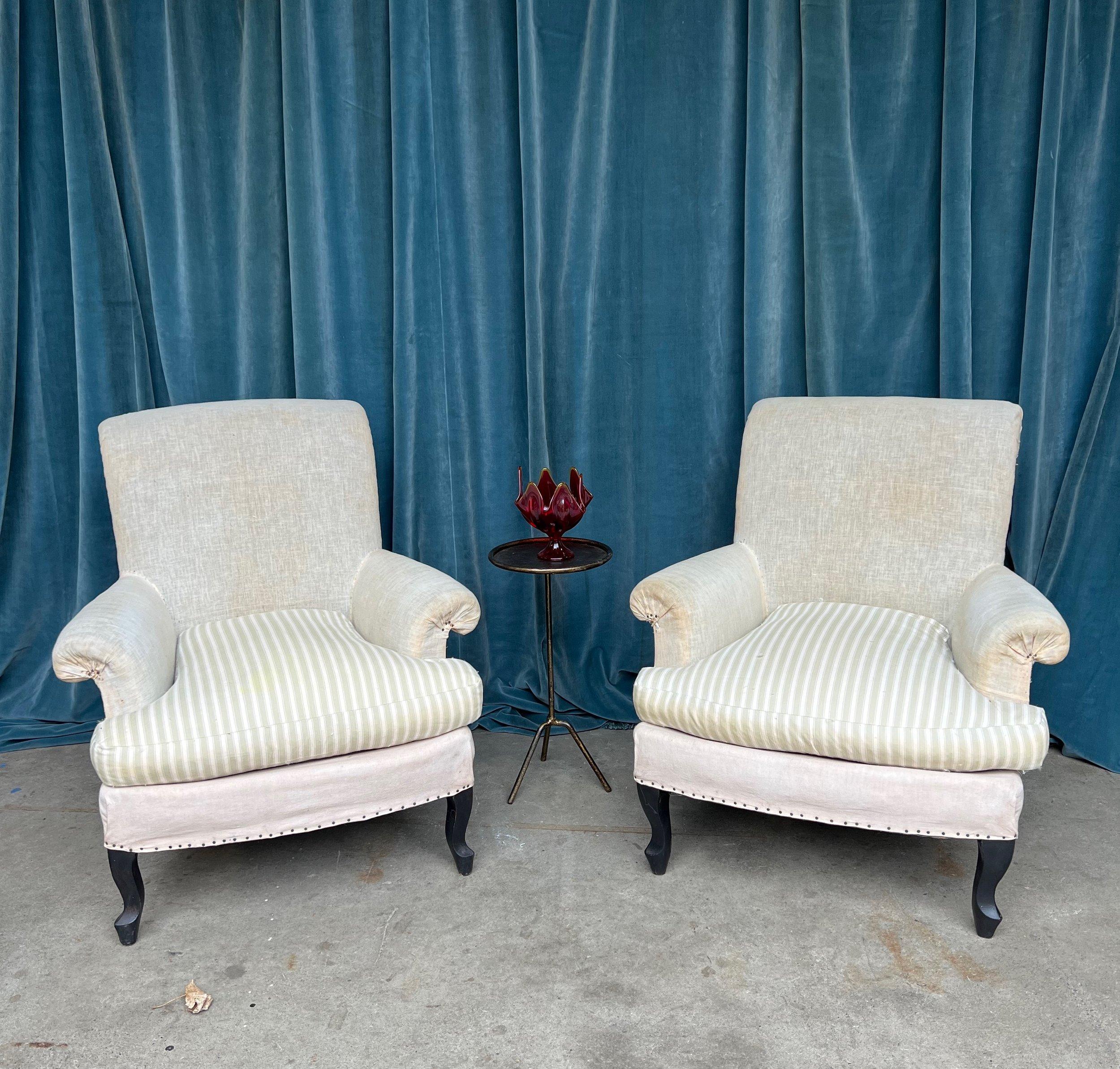 Paar Napoleon III.-Sessel mit geschwungener Rückenlehne und losen Sitzkissen (Französisch) im Angebot