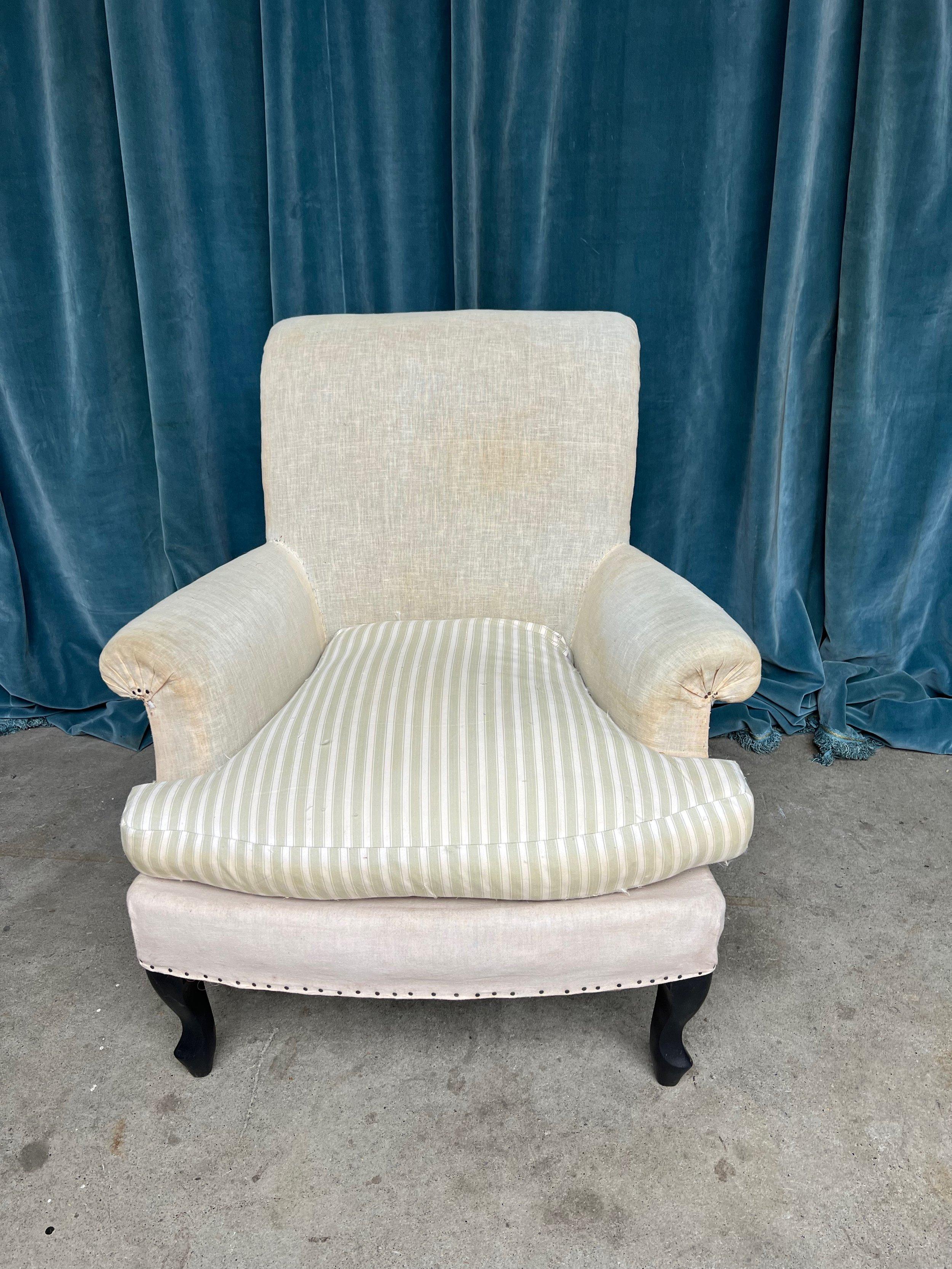 XIXe siècle Paire de fauteuils Napoléon III à dossier à volutes et coussins d'assise libres en vente