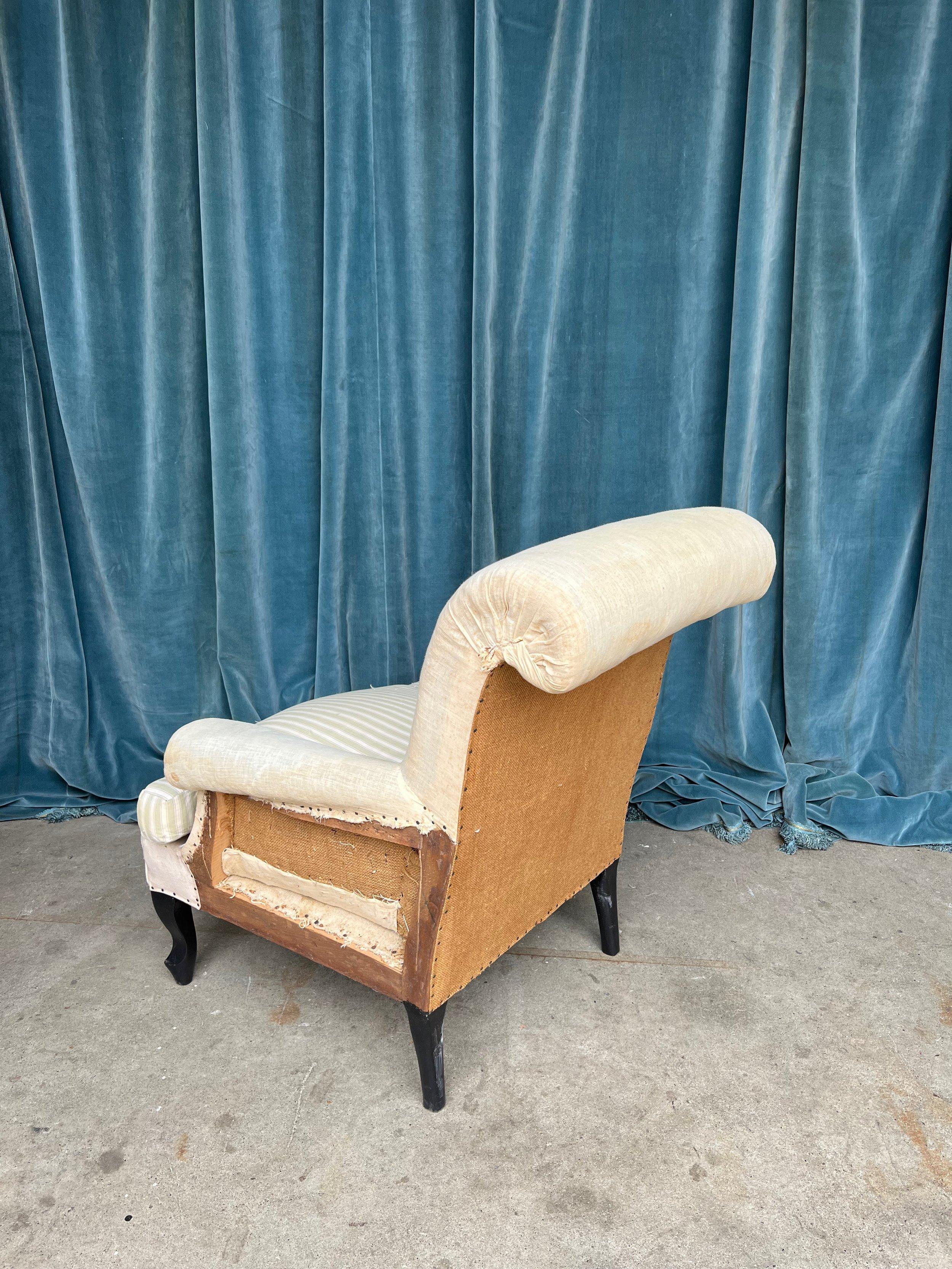 Paire de fauteuils Napoléon III à dossier à volutes et coussins d'assise libres en vente 3