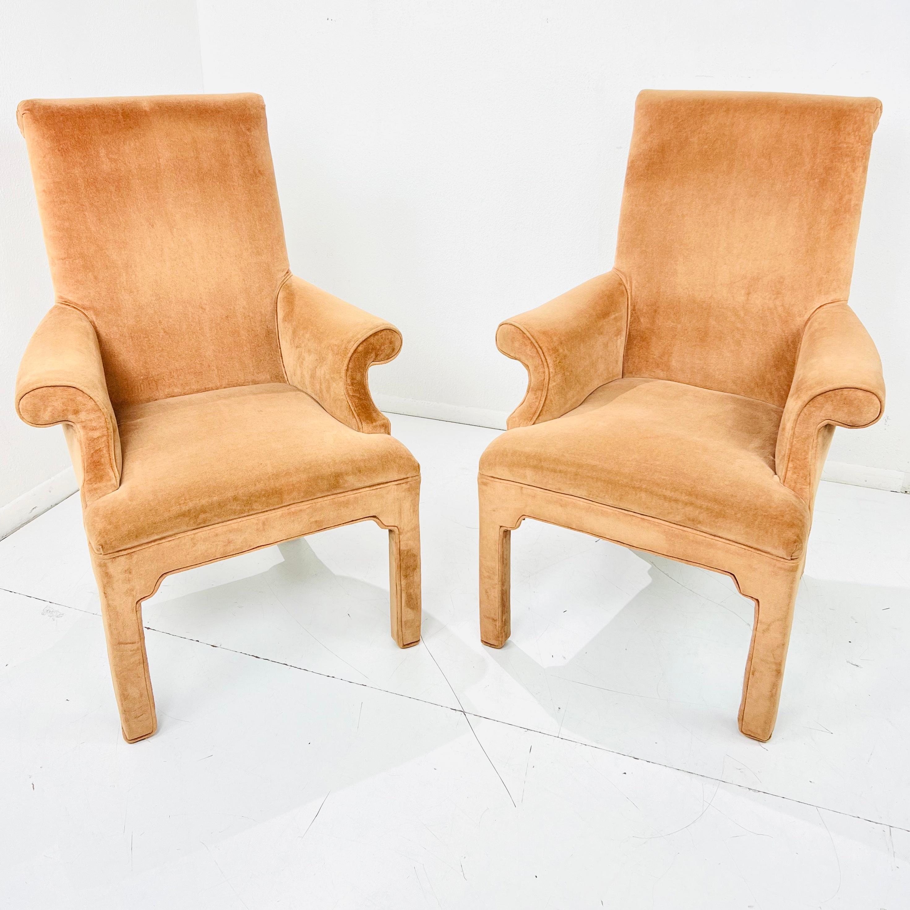 Hollywood Regency Paire de fauteuils Parsons à dossier roulissant dans le style de Milo Baughman en vente