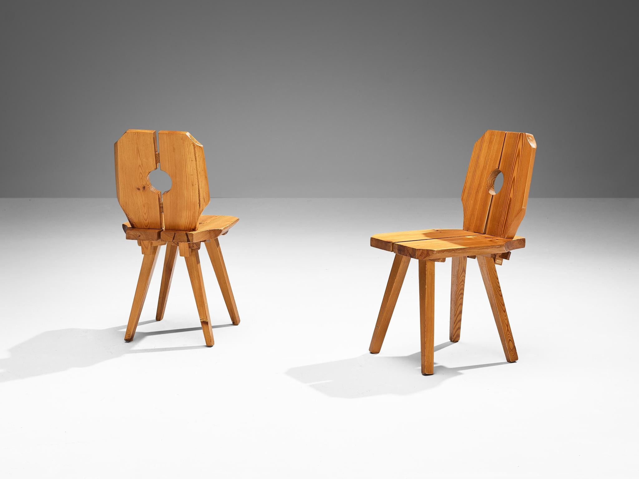 Pair of dining chairs, solid pine, Europe, 1960s

Sculpted dining chairs in expressively grained pine. Multiple features characterize the sculpted look of this set of twelve chairs. Firstly, the polygonal shaped backrest and seat that are parted in