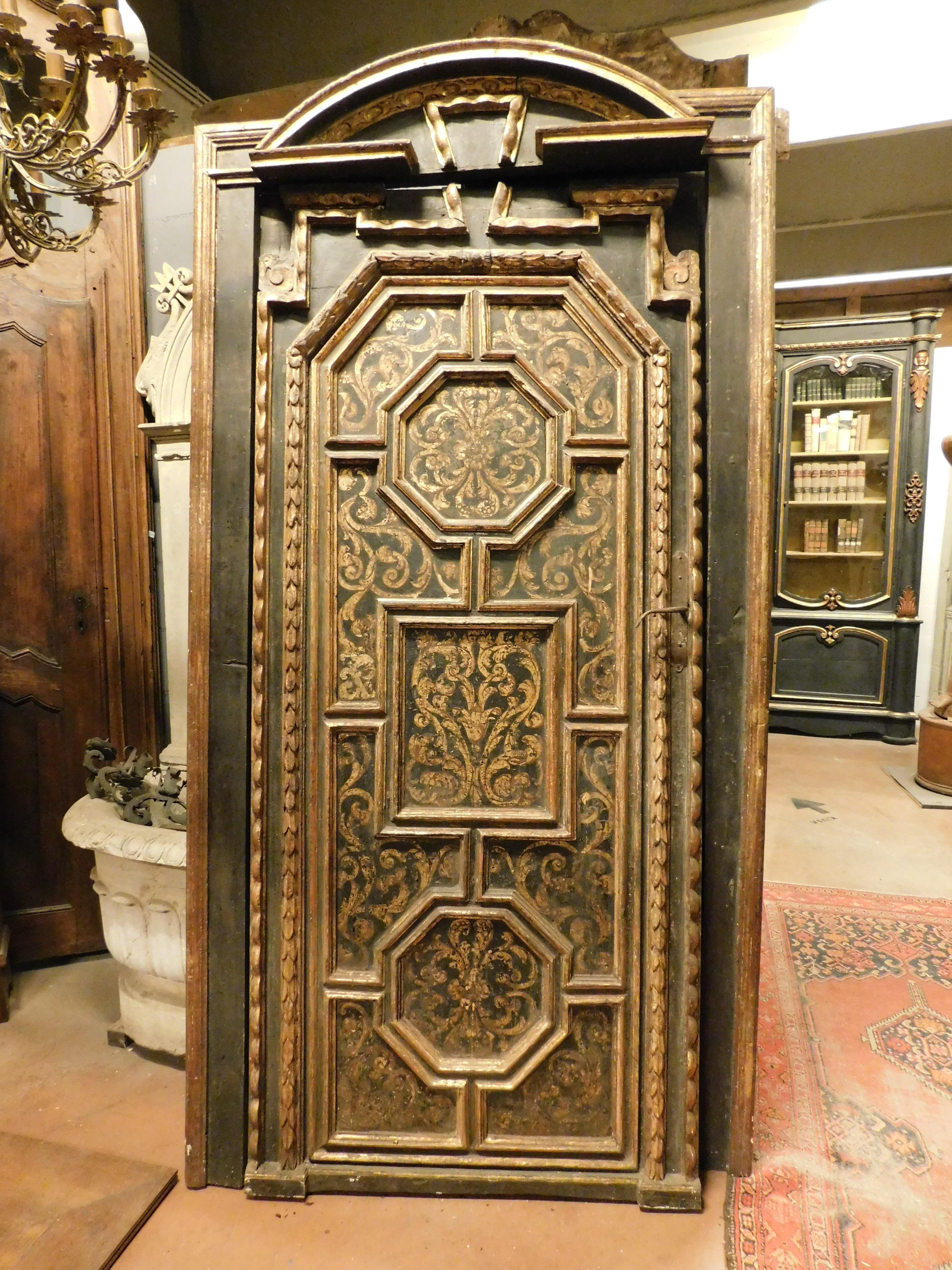 Italian Pair of sculpted, lacquered and gilded interior doors, original frame, Florence For Sale