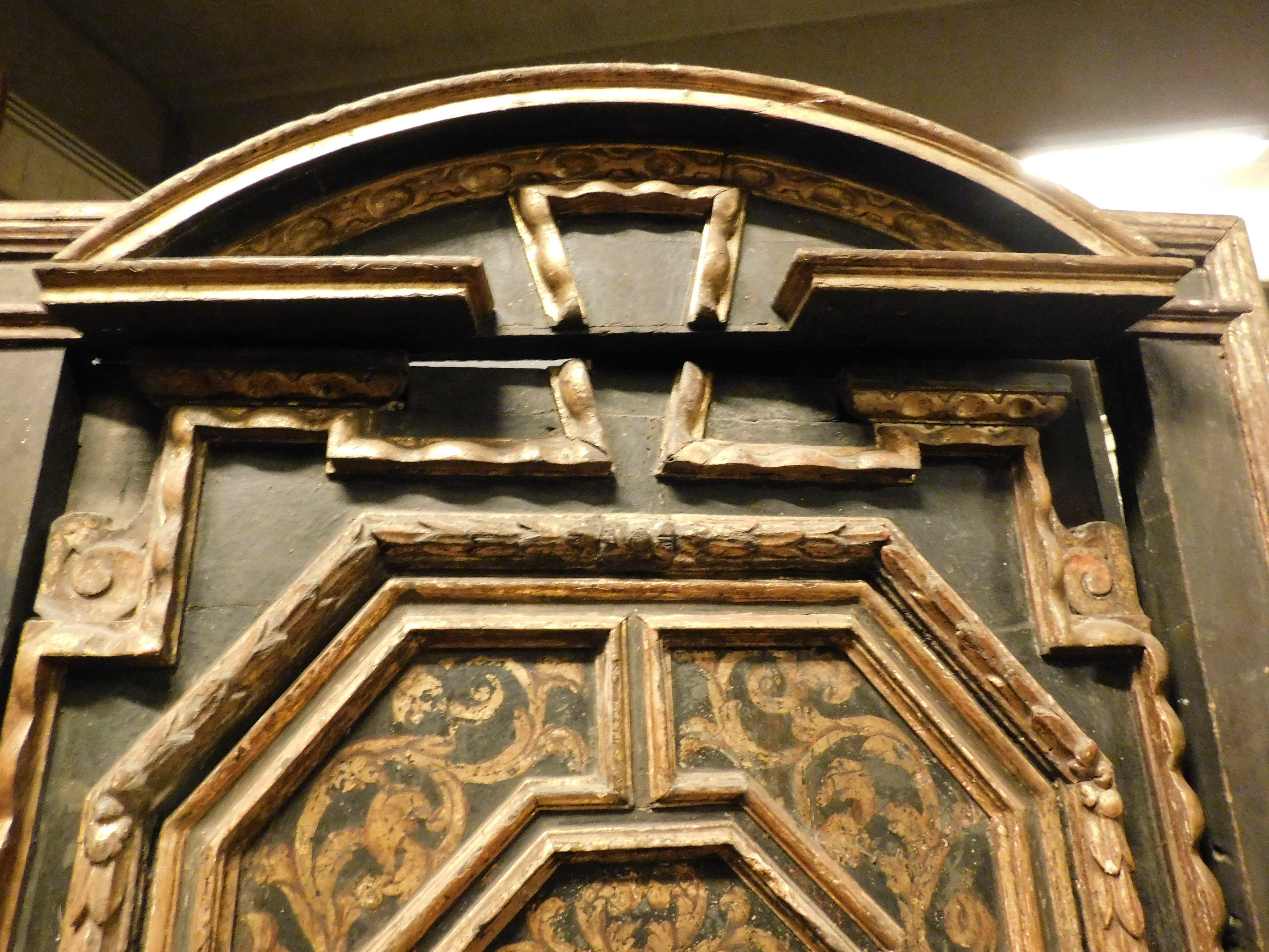 18th Century and Earlier Pair of sculpted, lacquered and gilded interior doors, original frame, Florence For Sale