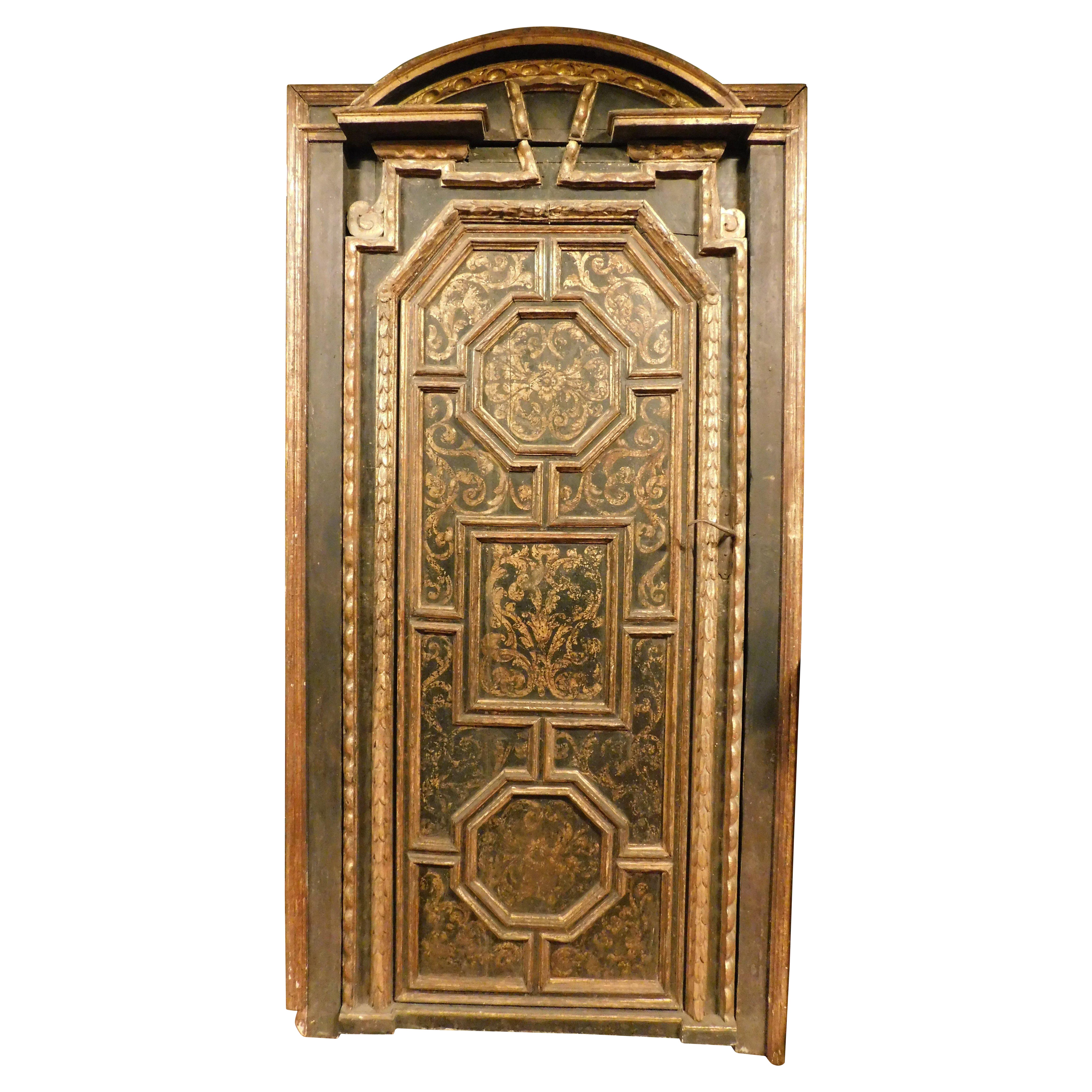 Paire de portes intérieures sculptées, laquées et dorées, cadre d'origine, Florence