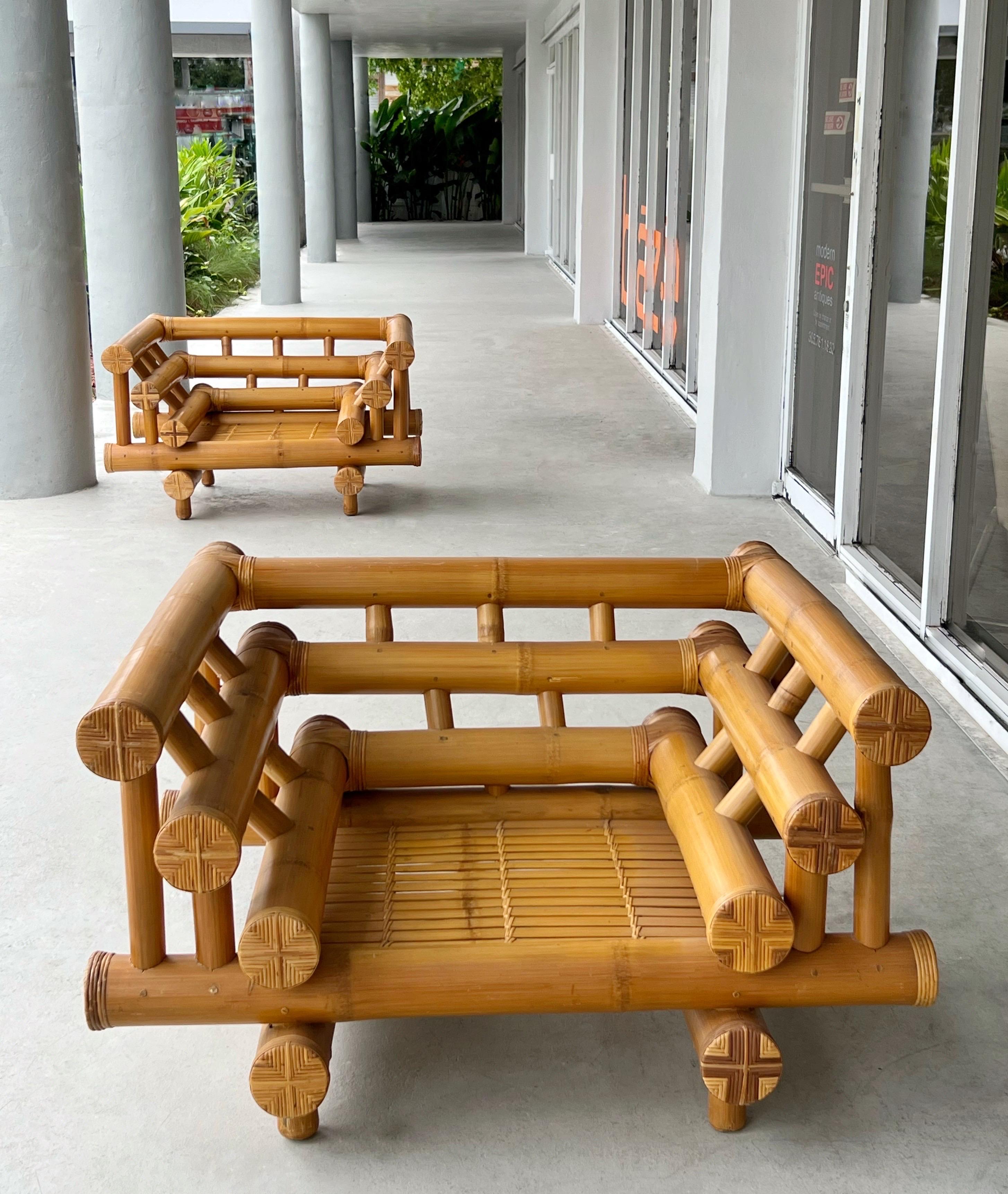 Paire de fauteuils de salon sculpturaux en bambou des années 1970 Bon état - En vente à Miami, FL