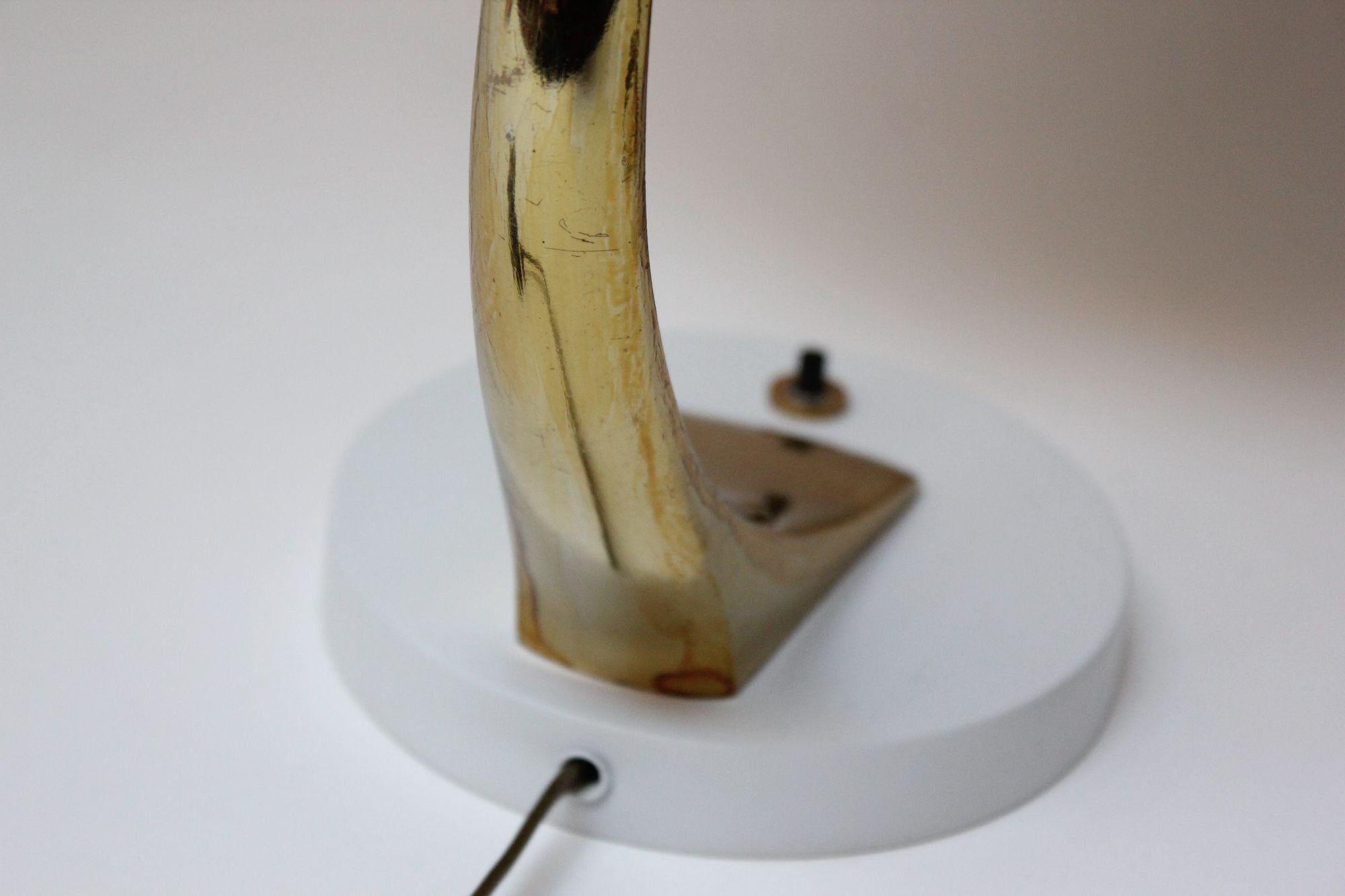 Coppia di lampade da tavolo scultoree regolabili in metallo e ottone di Laurel in vendita 4