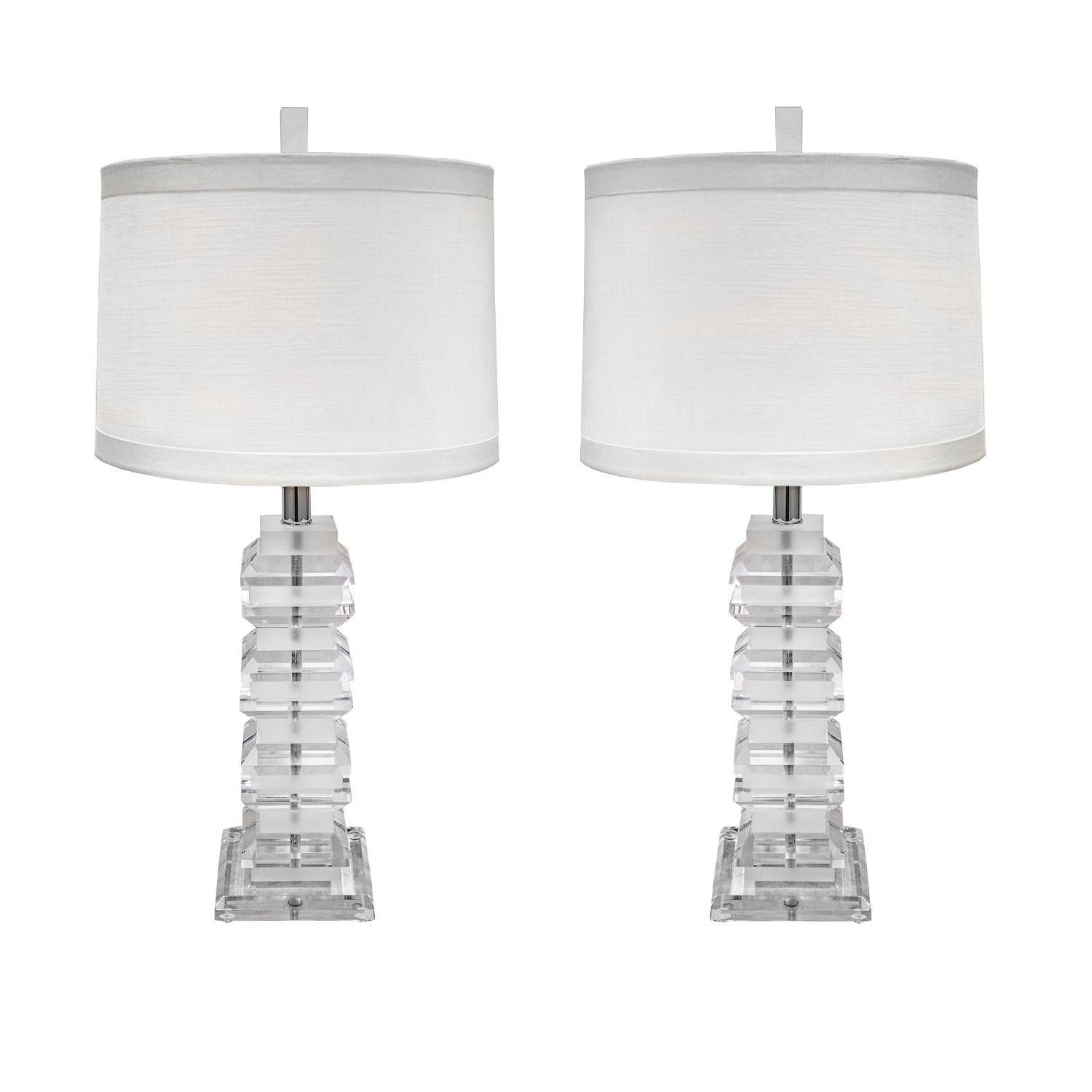 Pair of sculptural lucite table lamps with alternating frosted and clear pieces, American 1970's.  These lamps are very chic.

Dimensions of shades as shown:
Shade Diam: 14 inches
Shade H: 10 inches