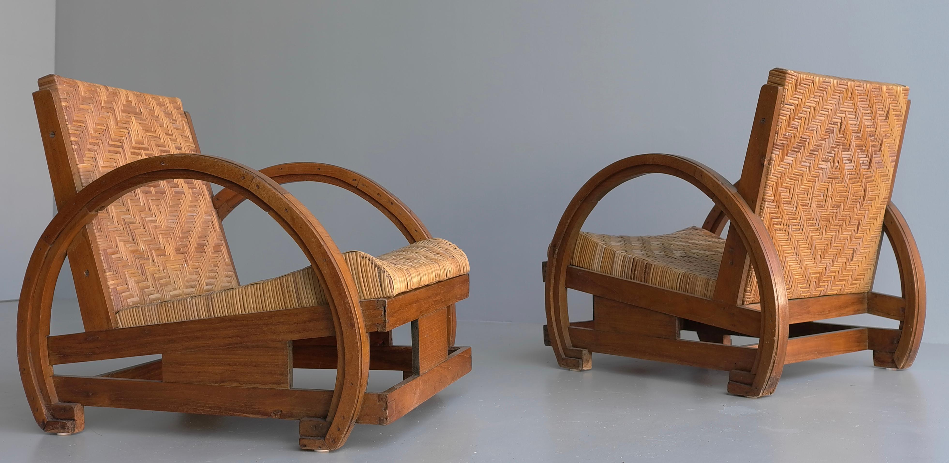 Pair Of Sculptural Art Deco Armchairs in Wood with Rush seats 1930's In Good Condition For Sale In Den Haag, NL