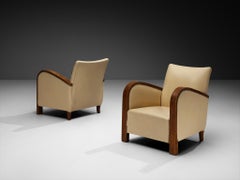 Paire de fauteuils sculpturaux Art Déco avec détails en laiton