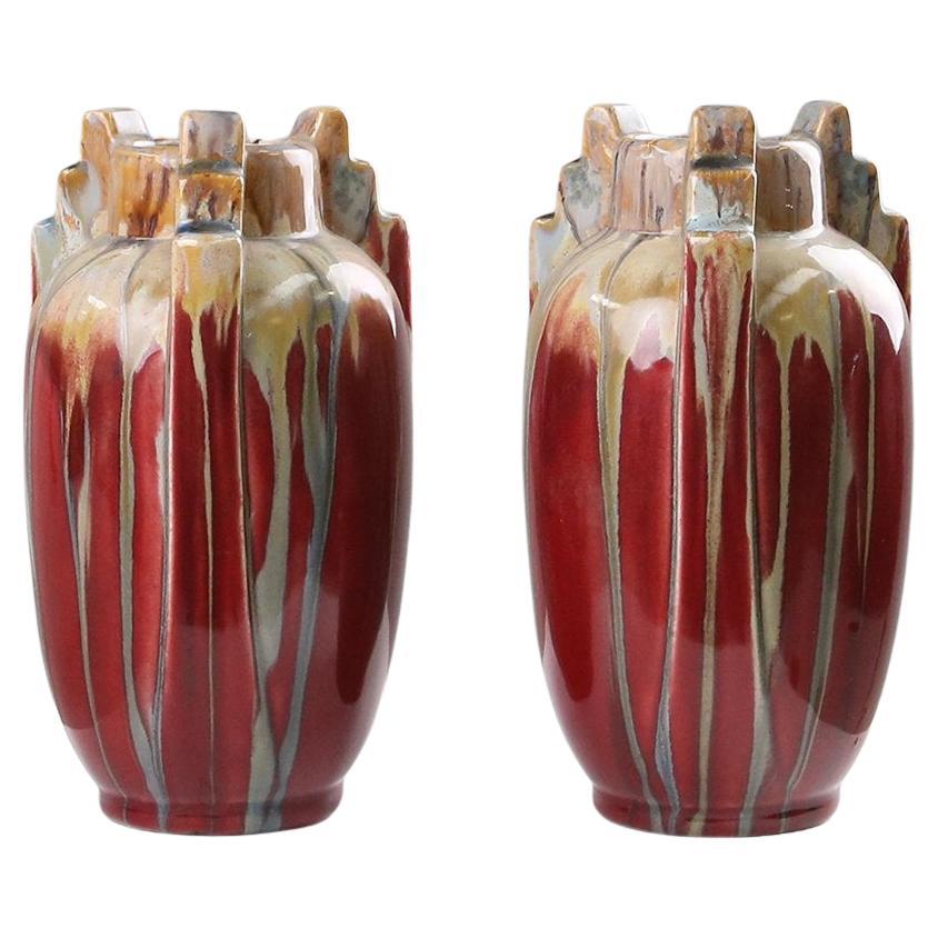Coppia di vasi scultorei in ceramica smaltata Art Déco, Belgio, anni '30