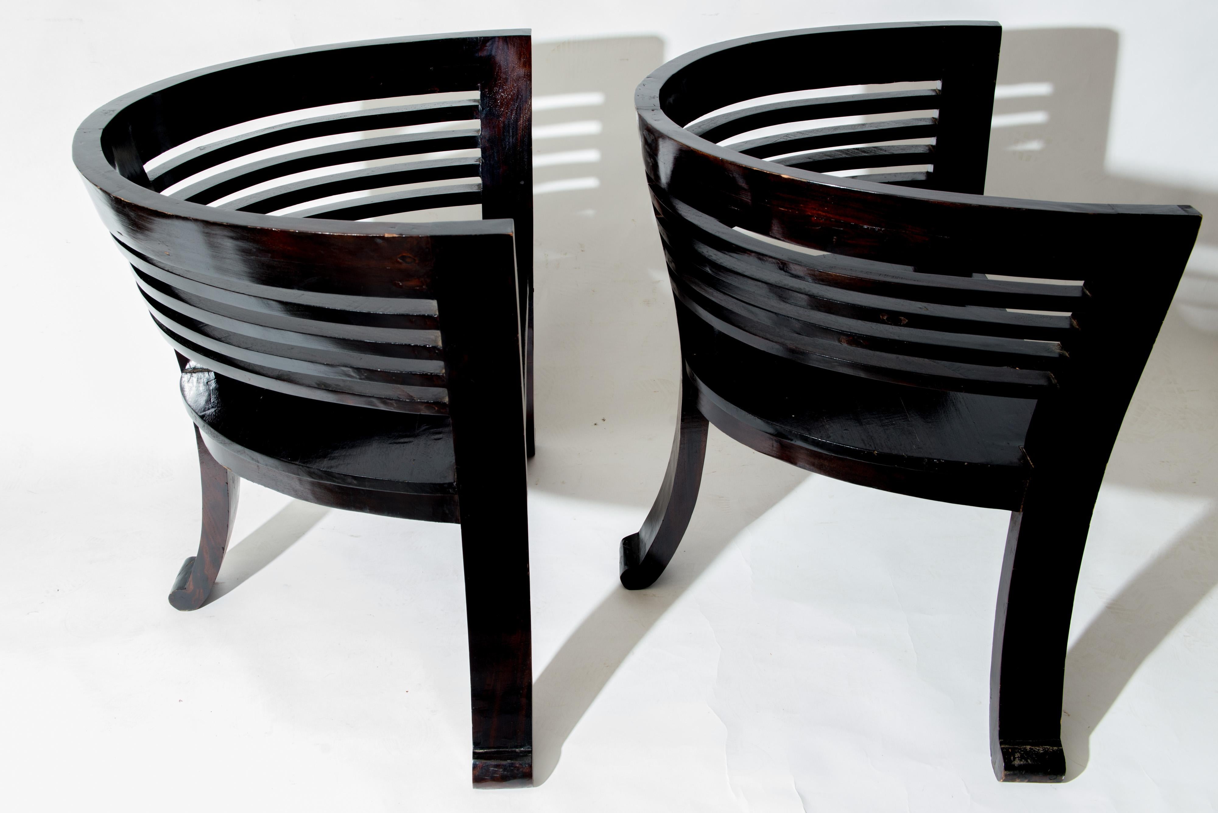 Lacquered Pair of Sculptural Ebonized Wood Finish Arm Chairs For Sale