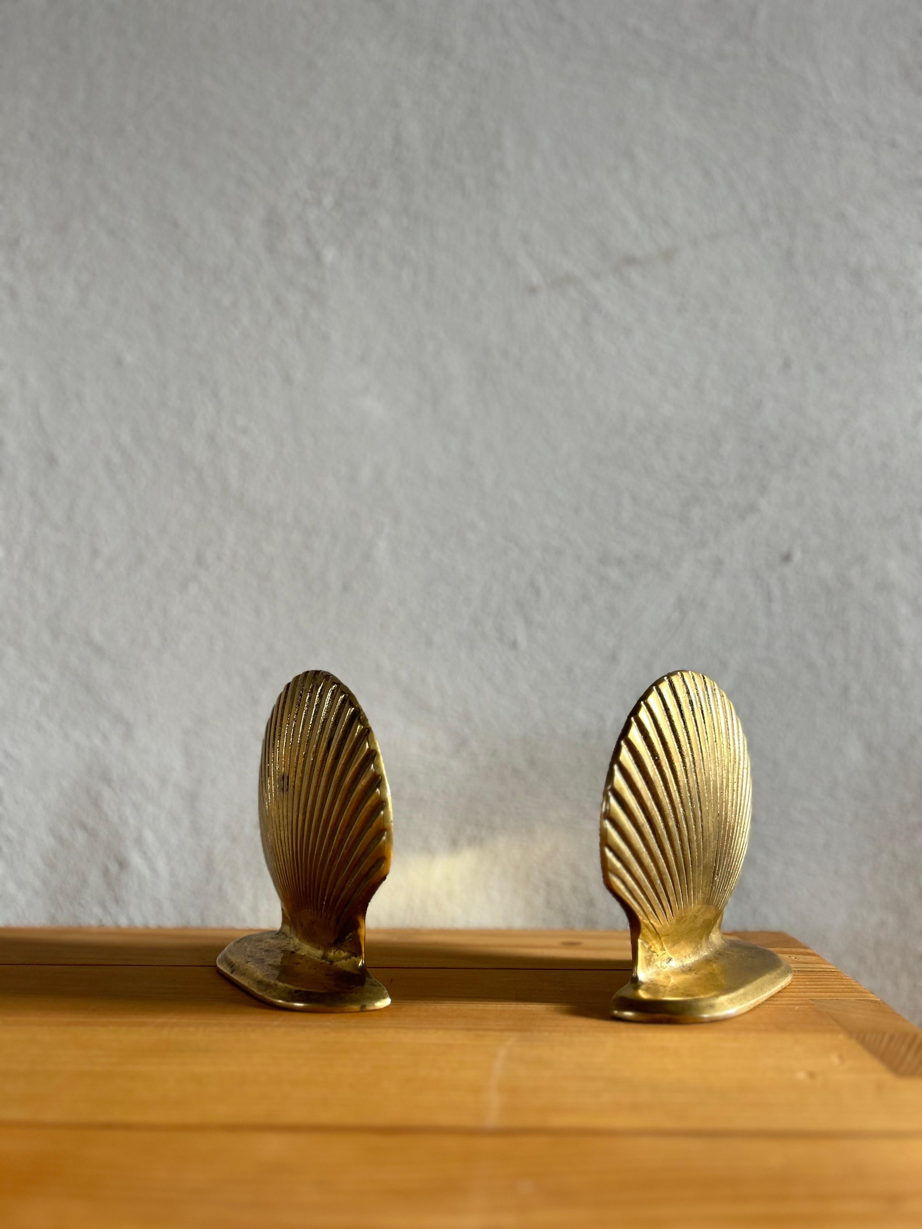 Pair of Sculptural Brass Clam Shell Bookends 1990’s  In Good Condition In Valby, 84