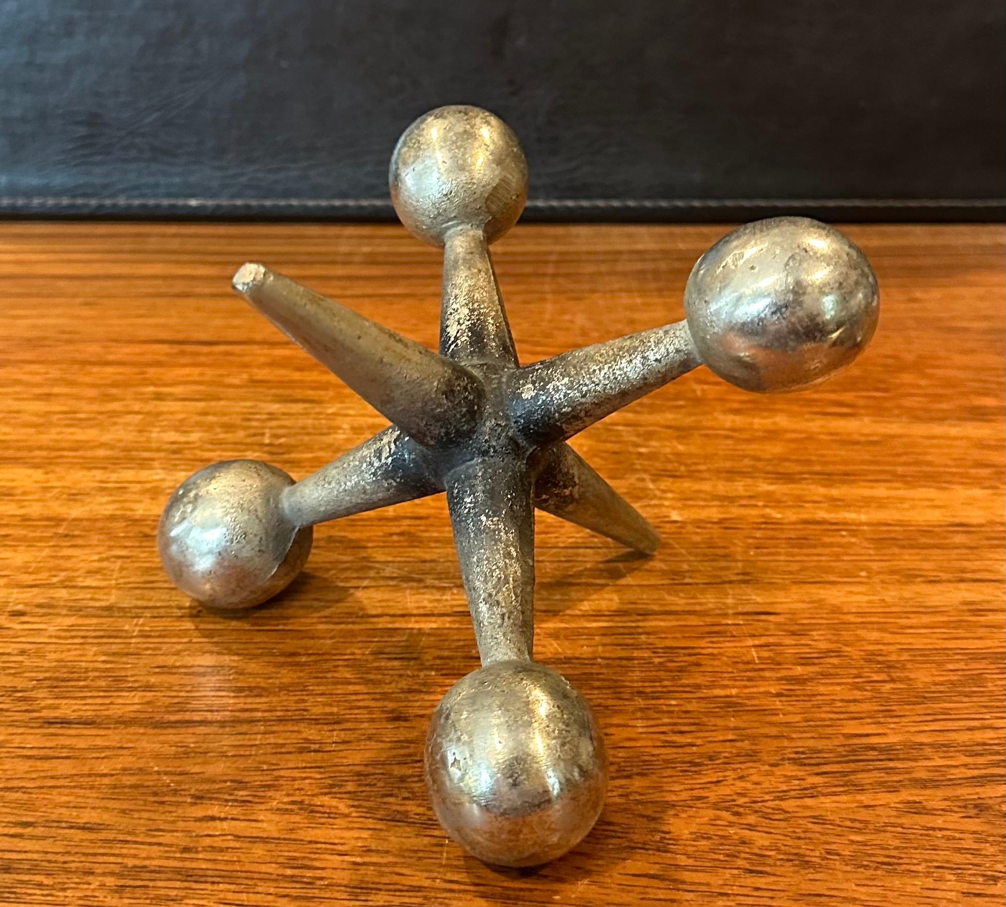 Coppia di fermalibri scultorei in ottone Jack / Jax nello stile di Bill Curry in vendita 4