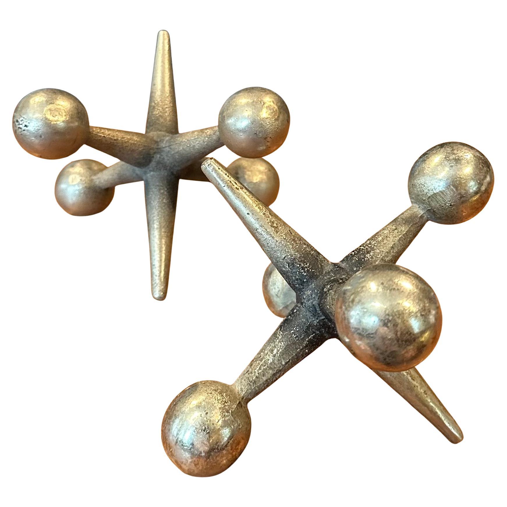 Coppia di fermalibri scultorei in ottone Jack / Jax nello stile di Bill Curry In condizioni buone in vendita a San Diego, CA