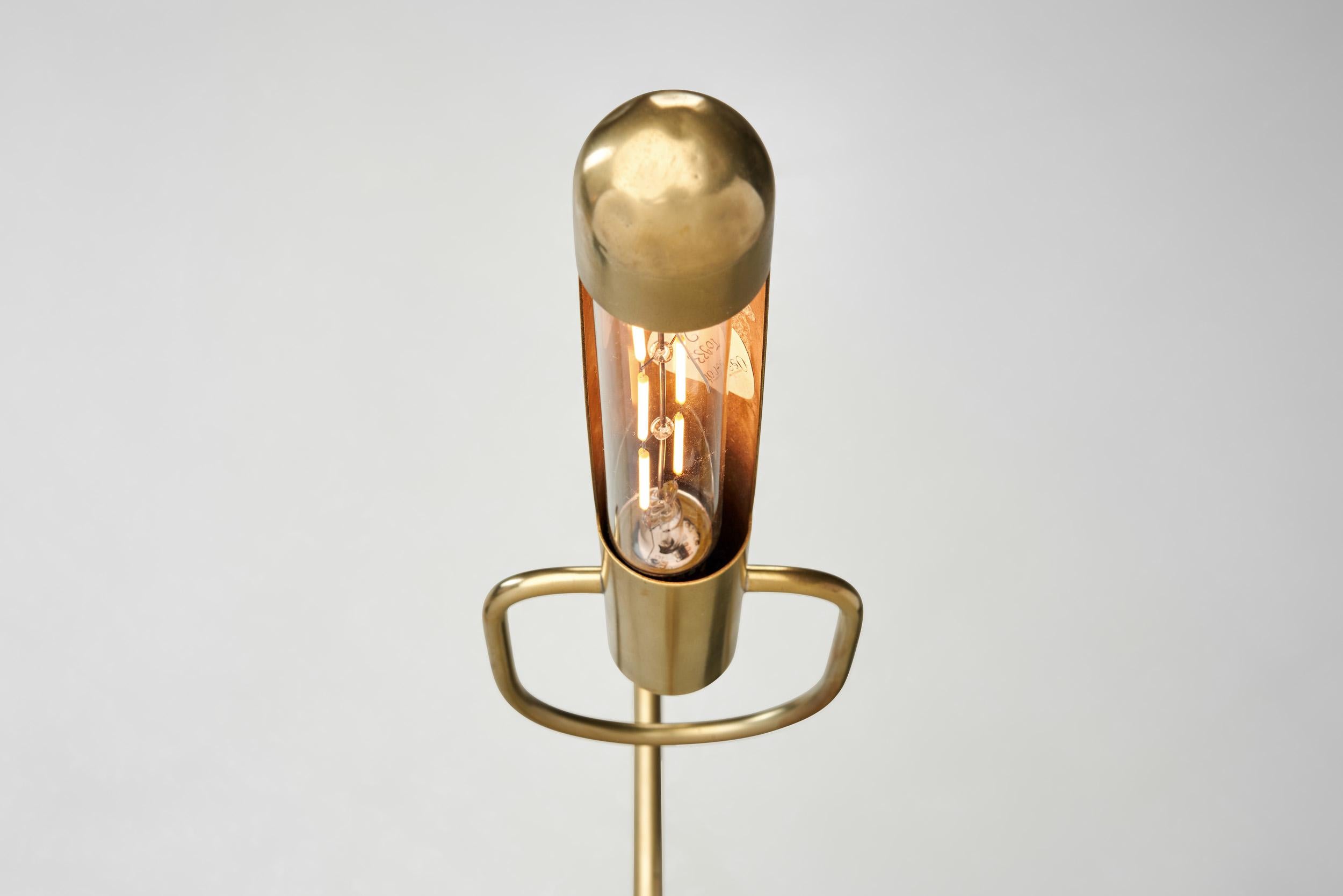 Pareja de lámparas de pared escultóricas de latón, Europa Mediados del siglo XX 6