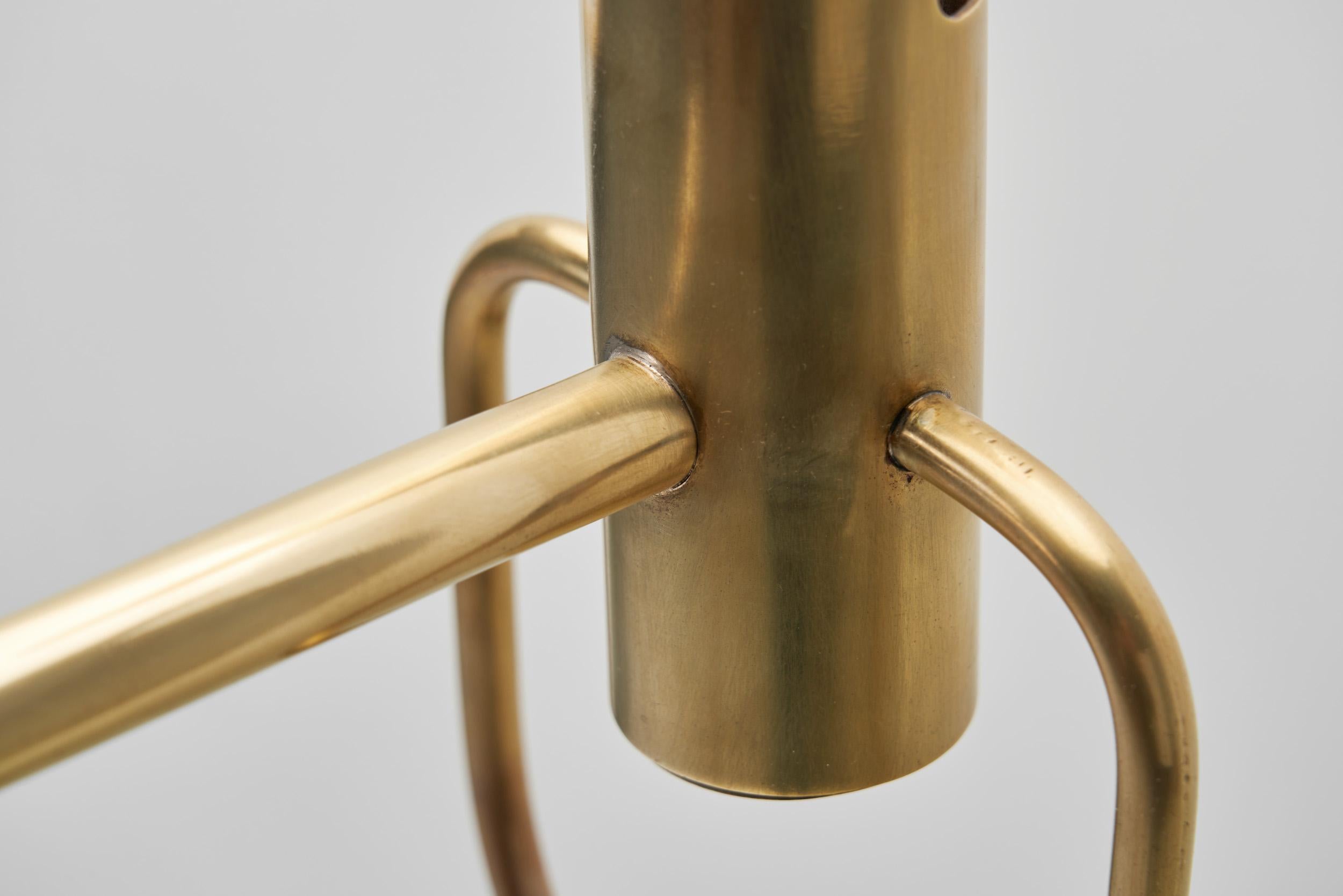 Pareja de lámparas de pared escultóricas de latón, Europa Mediados del siglo XX 8