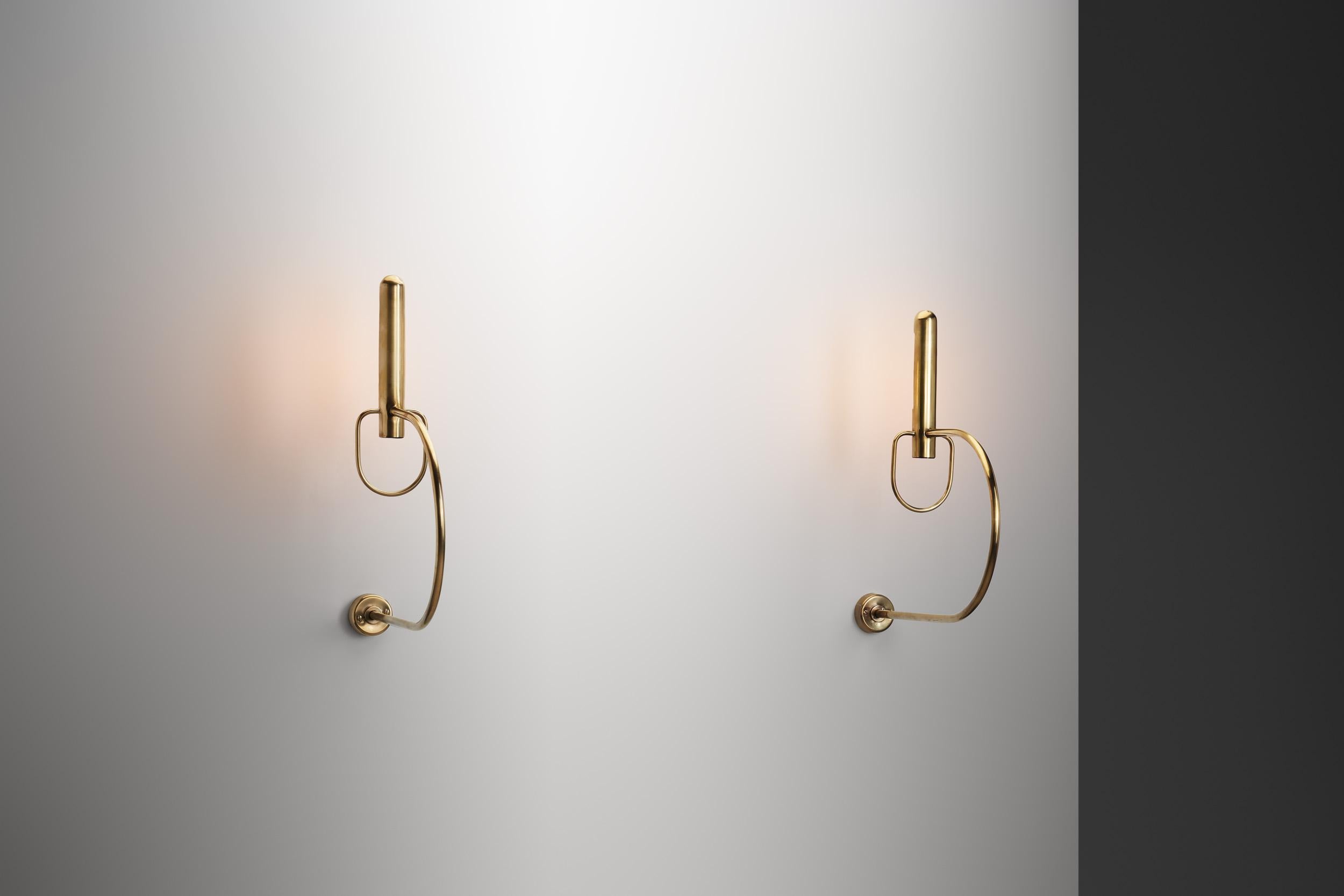 Pareja de lámparas de pared escultóricas de latón, Europa Mediados del siglo XX en Bueno Estado en Utrecht, NL