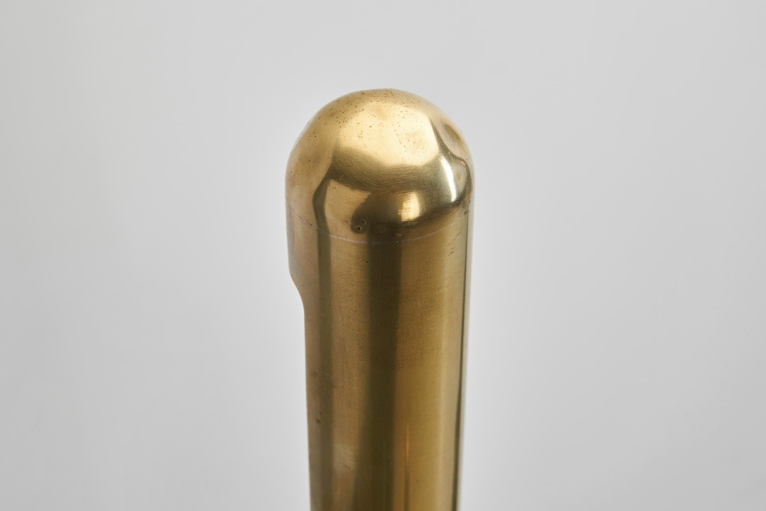 Pareja de lámparas de pared escultóricas de latón, Europa Mediados del siglo XX 3