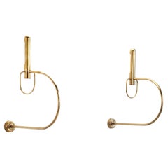 Paire d
appliques sculpturales en laiton, Europe, milieu du 20e siècle