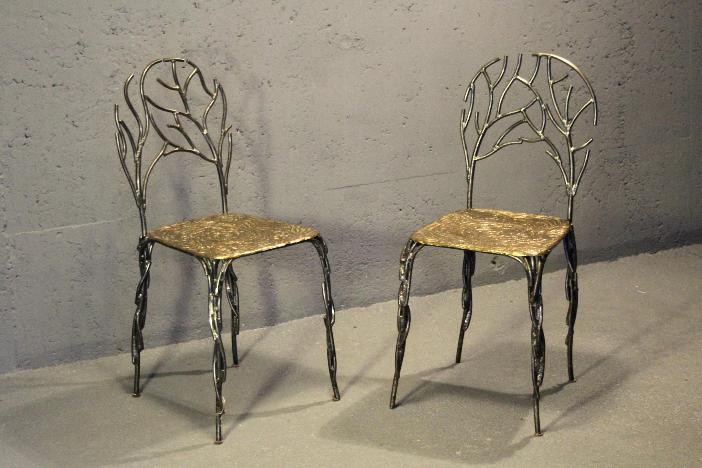 Due sedie scultoree in bronzo e metallo