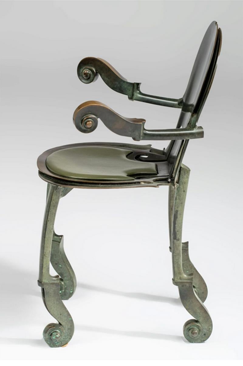 Français Paire de fauteuils sculpturaux en bronze par Arman Fernandez en vente
