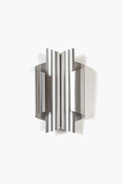 Paire de lampes murales sculpturales en aluminium brossé, italiennes, années 1970