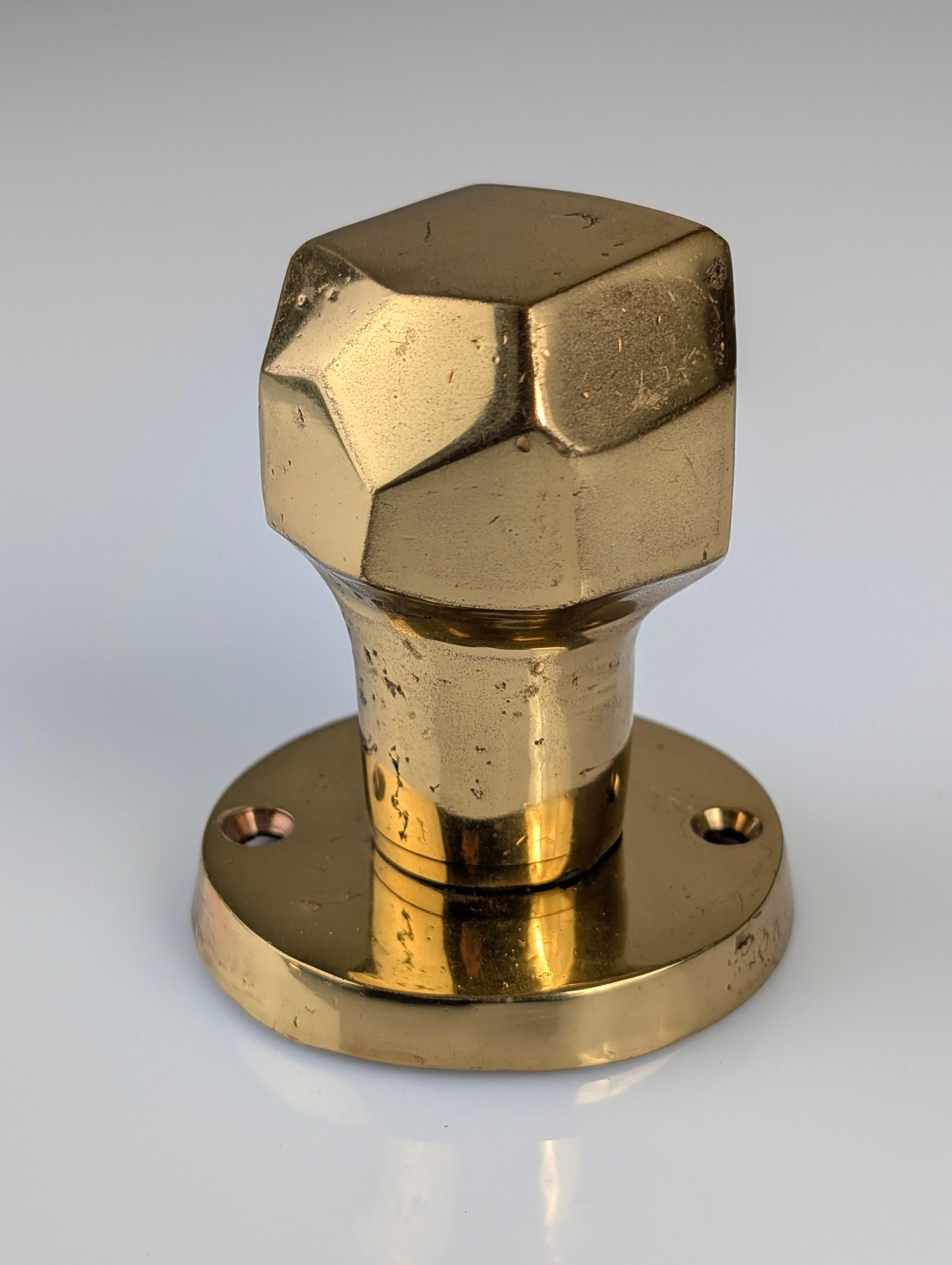 Paire de boutons de porte rotatifs sculpturaux brutalistes en bronze, 1970 en vente 5