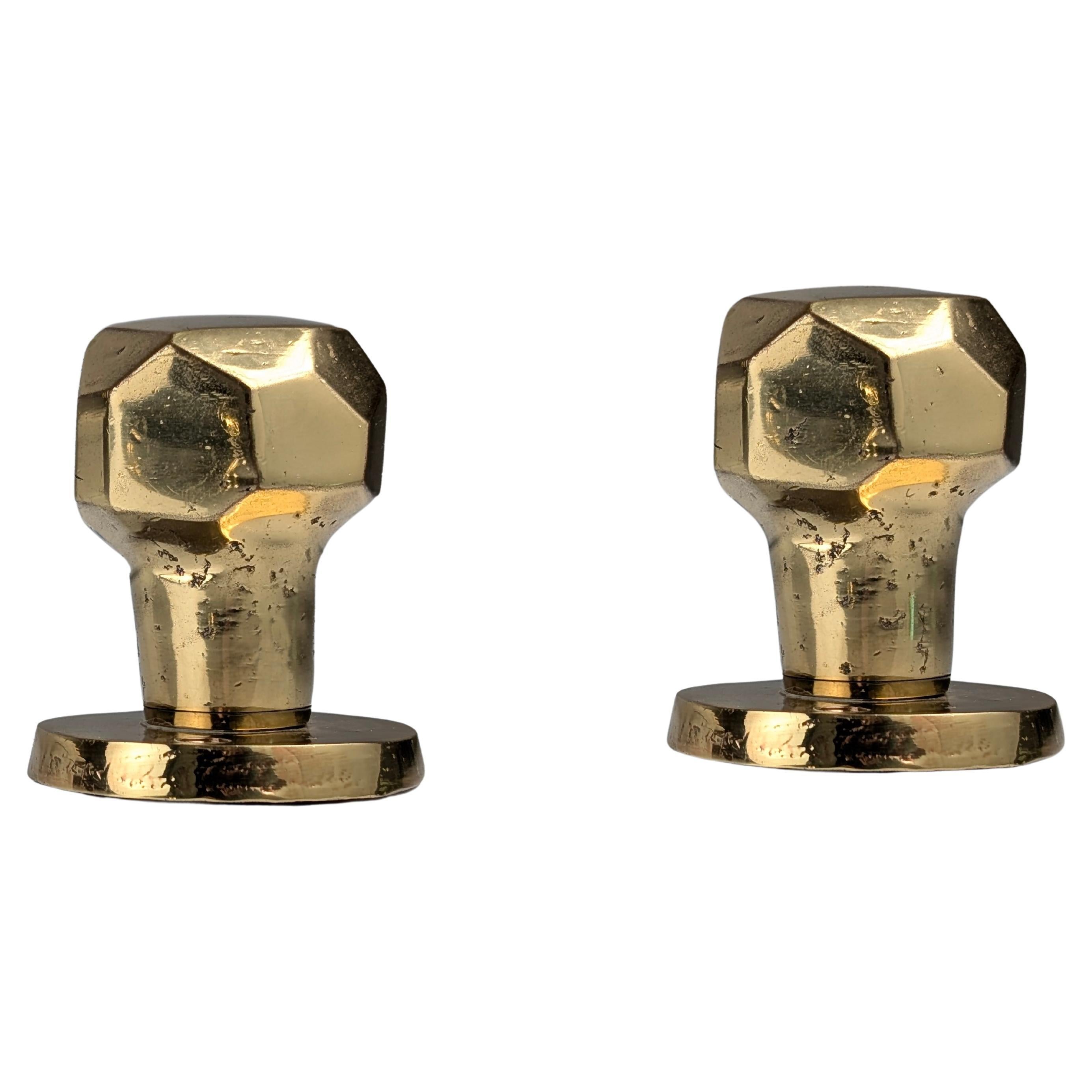 Paire de boutons de porte rotatifs sculpturaux brutalistes en bronze, 1970