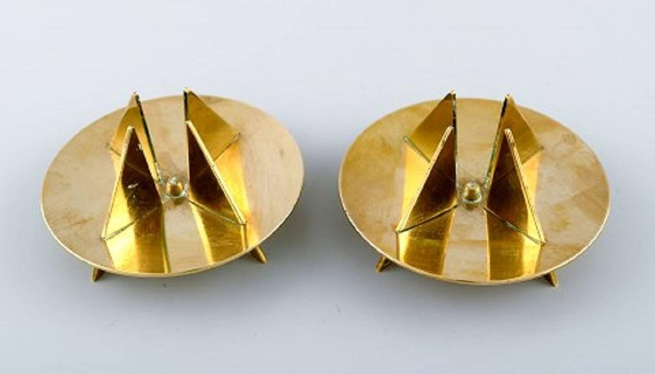 Pair of sculptural candle holders designed by Pierre Forsell for Skultuna, (Sweden) in the 1950s. Rare.
Made of brass.
Signed under the base.
Measures: H 6 × D 10 cm.
In excellent condition.