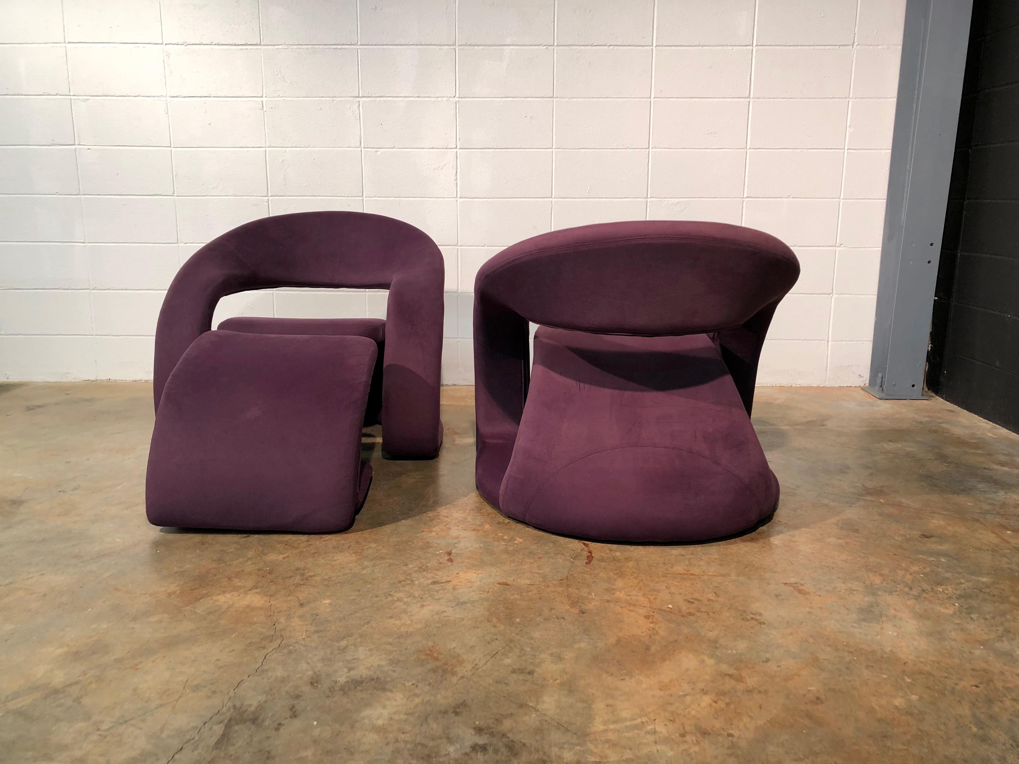 Pair of Sculptural Cantilever Chairs with Ottoman Memphis Style 7