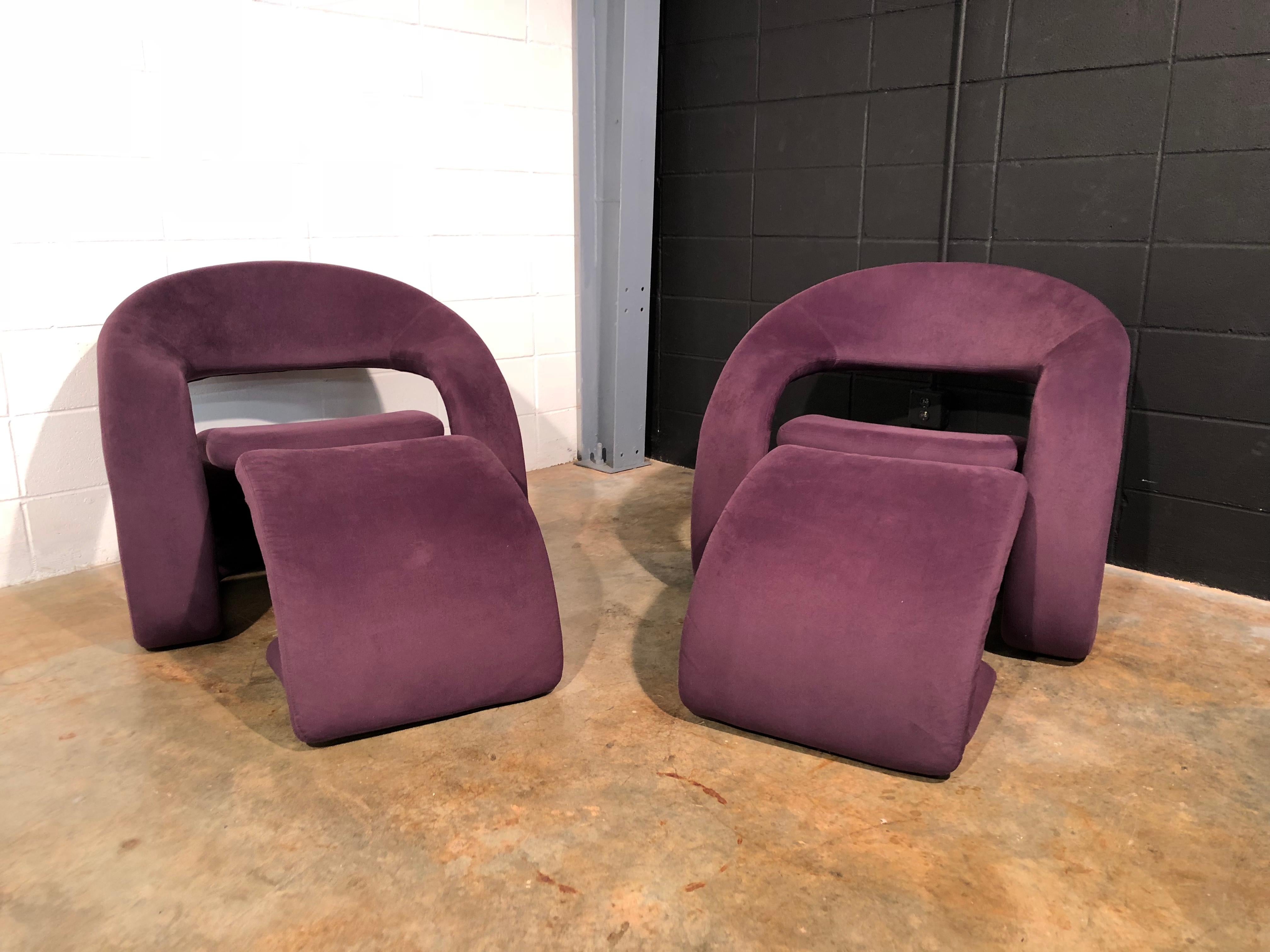 Pair of Sculptural Cantilever Chairs with Ottoman Memphis Style 8
