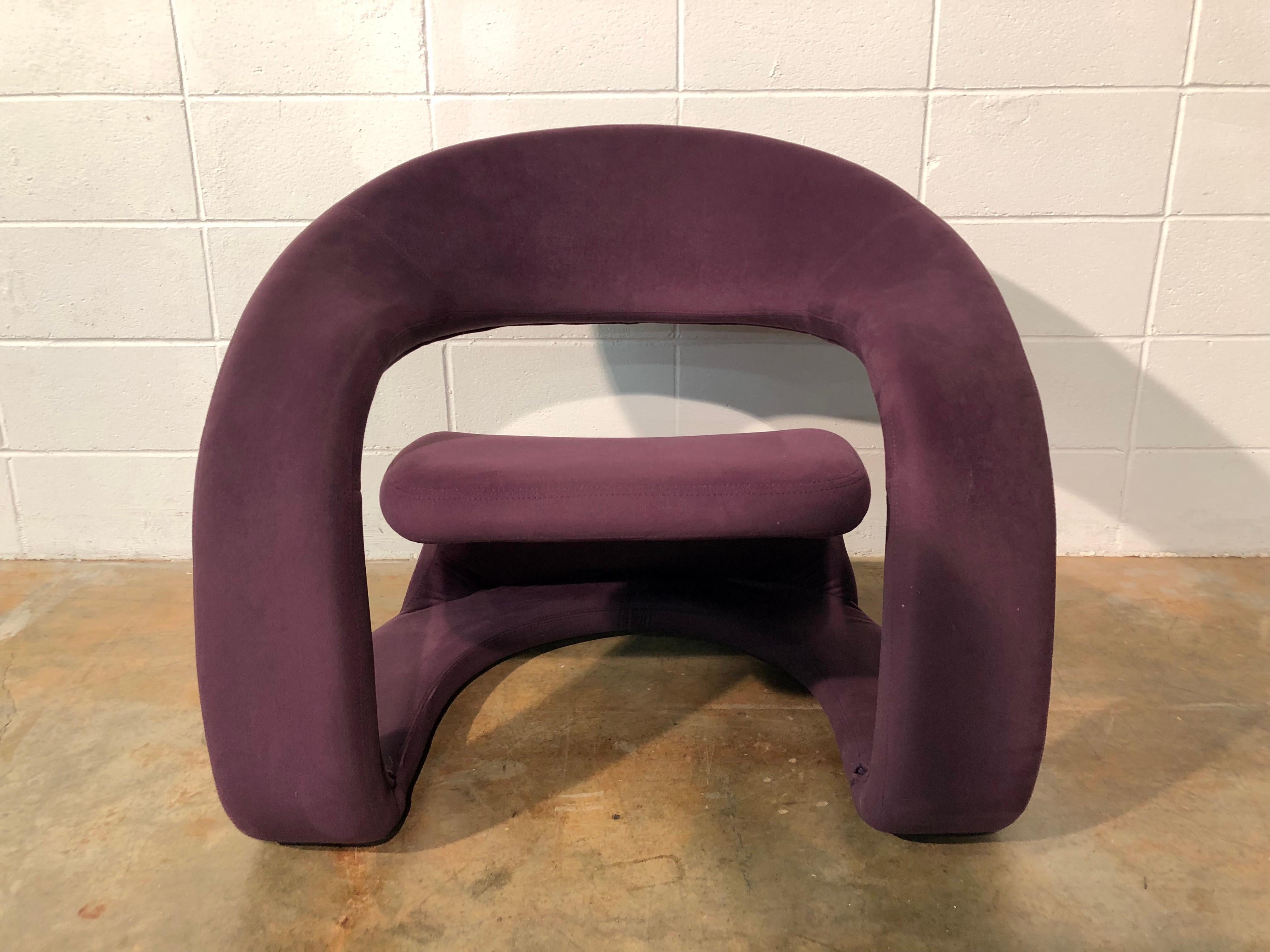 Pair of Sculptural Cantilever Chairs with Ottoman Memphis Style 10