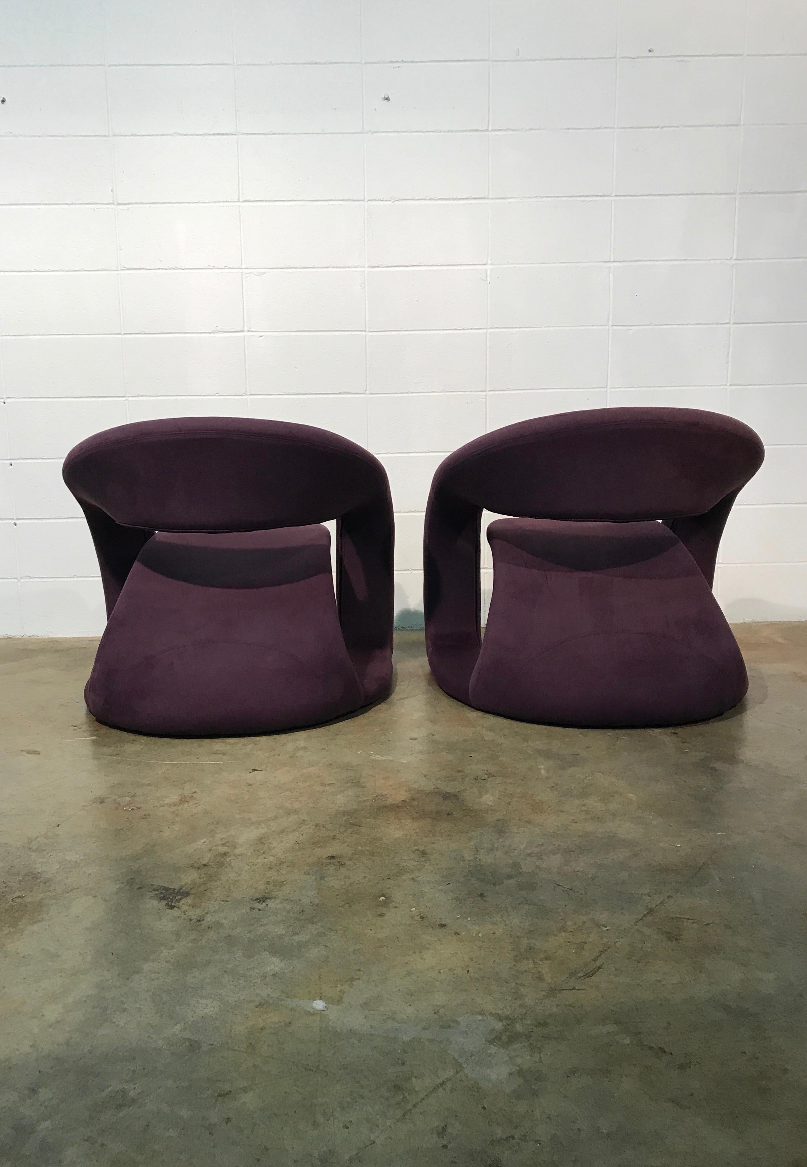 Mid-Century Modern Pair of Sculptural Cantilever Chairs with Ottoman Memphis Style