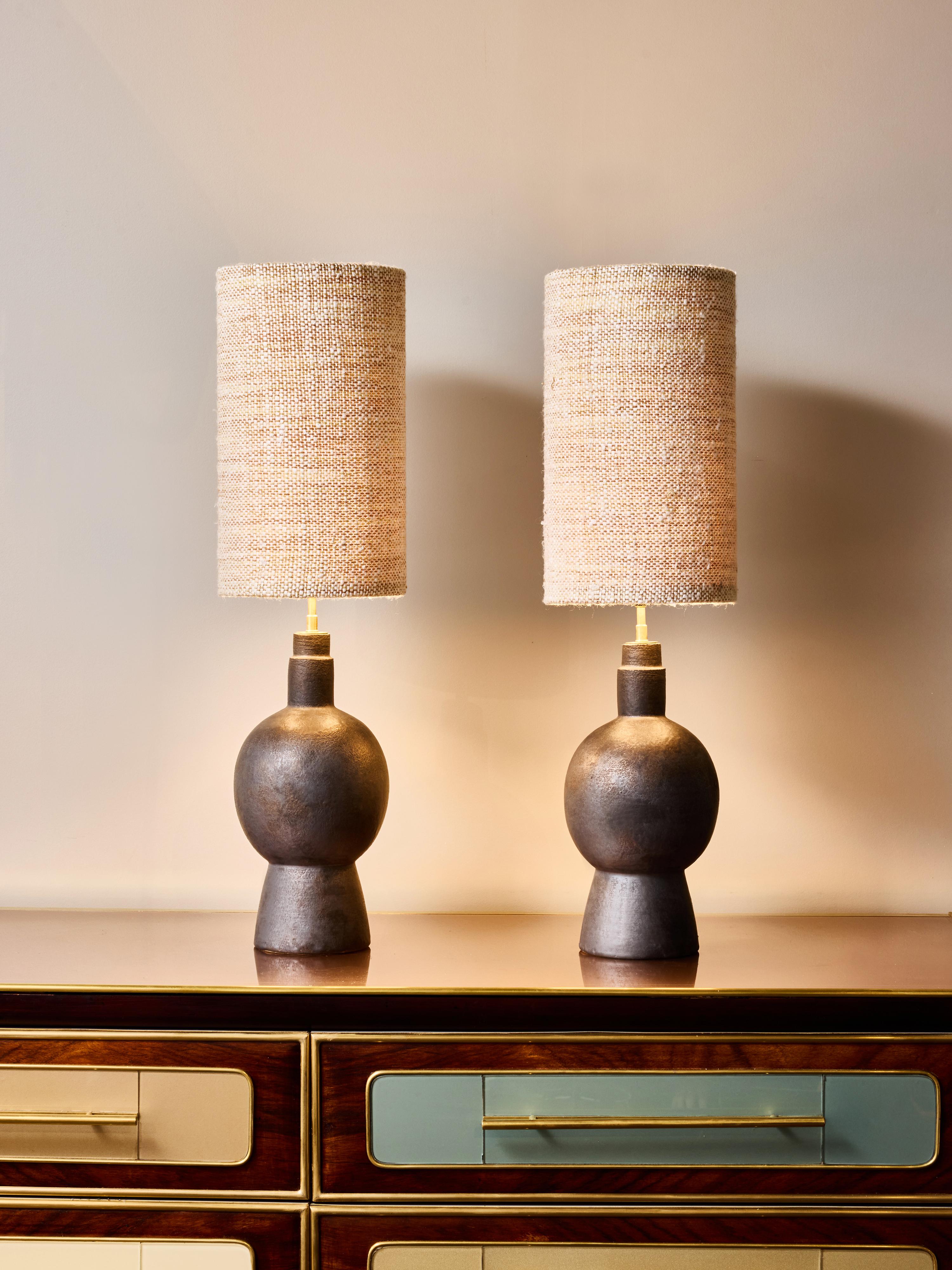 Moderne Paire de lampes de table en céramique sculpturale d'André Bloch en vente