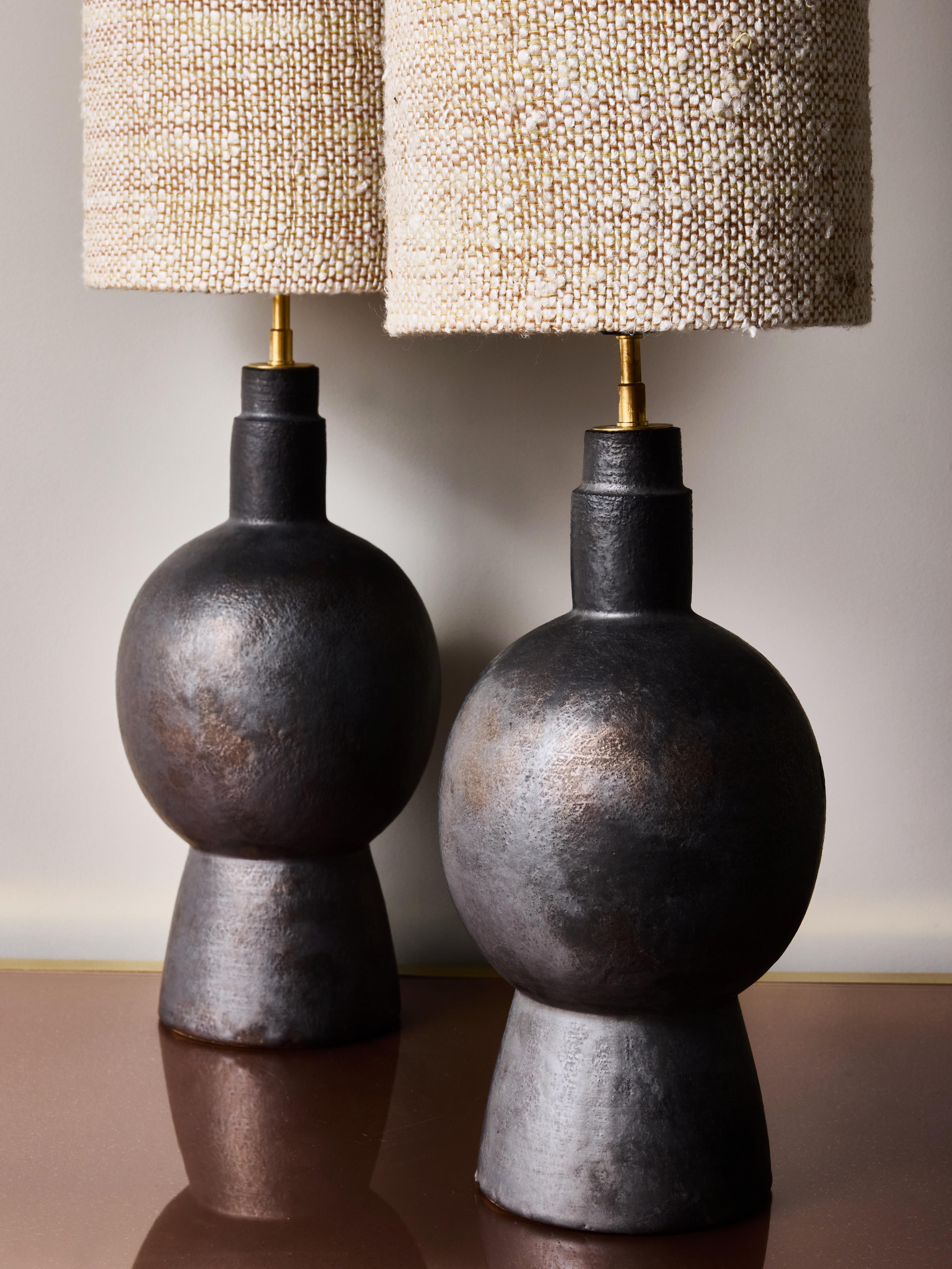 Français Paire de lampes de table en céramique sculpturale d'André Bloch en vente