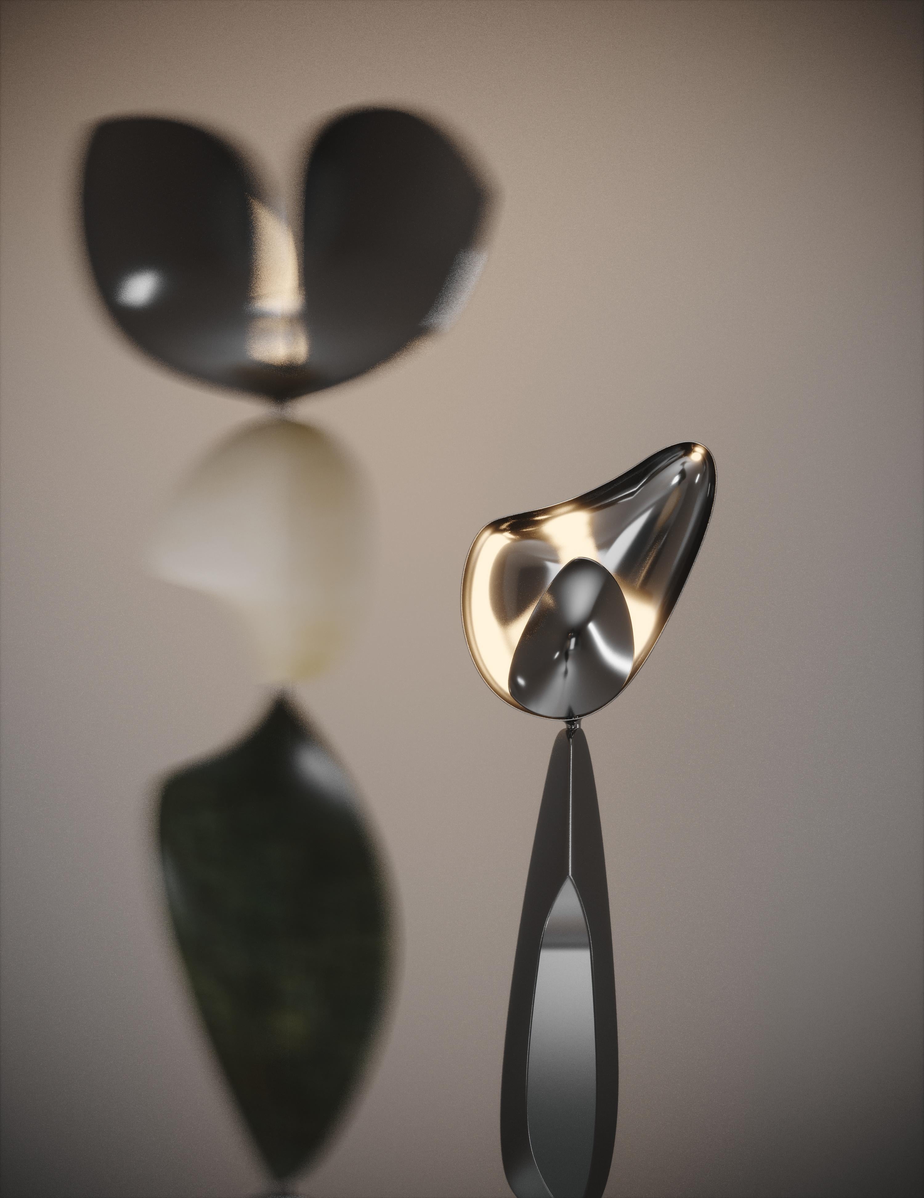 Skulpturale Stehlampen in Chromoptik mit Pergamentintarsien von Kifu Paris, Paar (Philippinisch) im Angebot