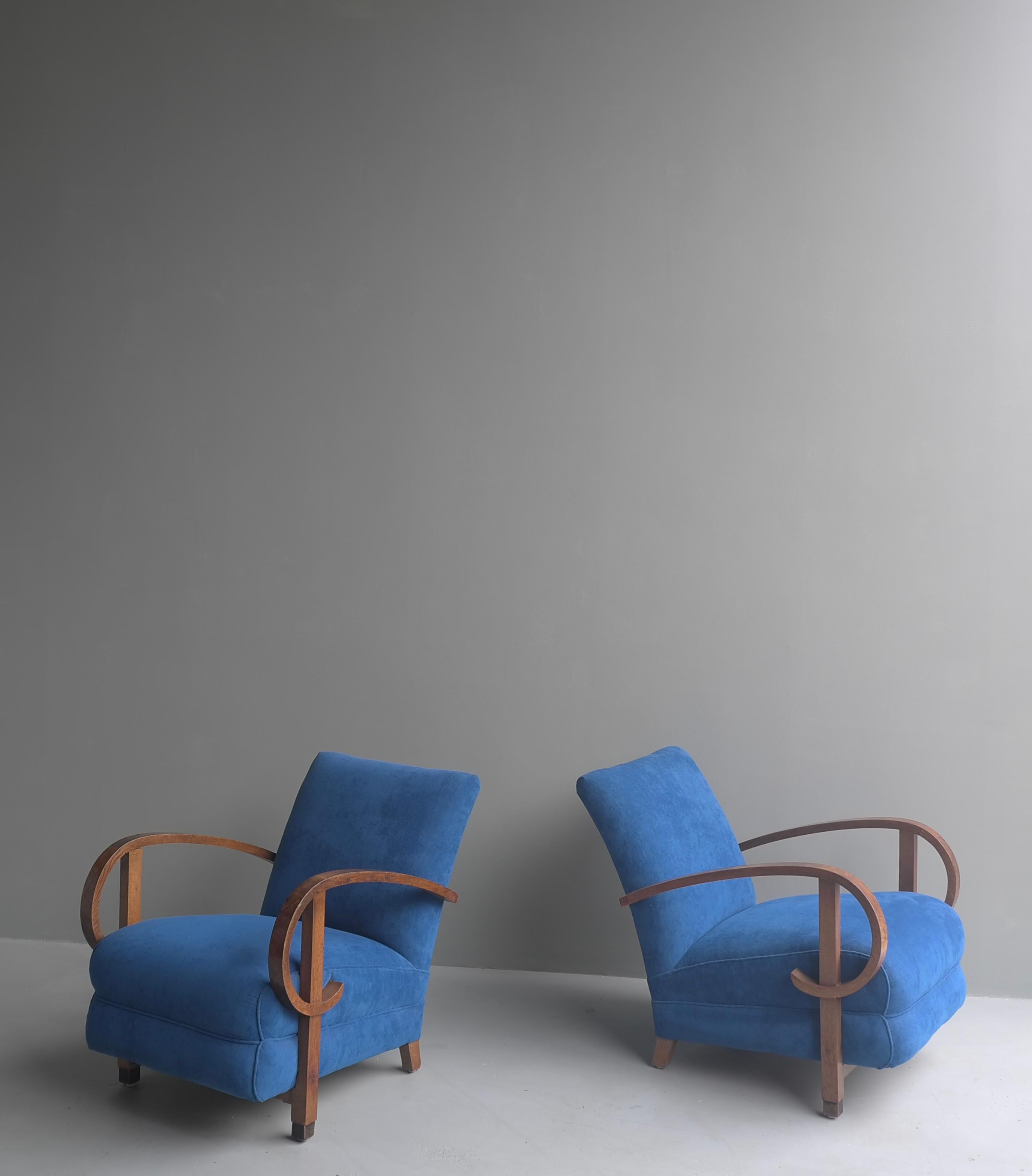 Pair of Sculptural Curved Walnut Deco Armchairs in Blue Fabric, France, 1940s 2