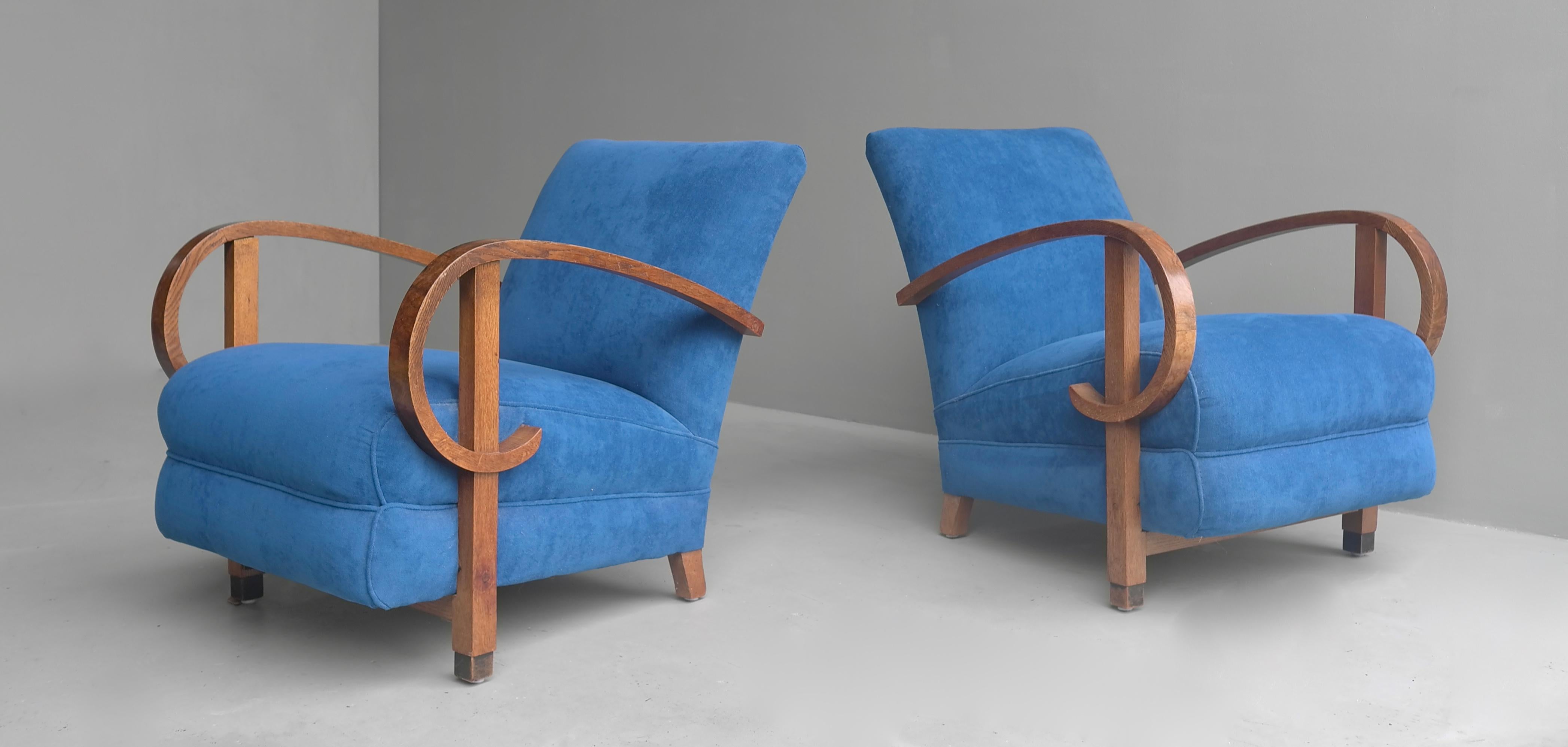 Pair of Sculptural Curved Walnut Deco Armchairs in Blue Fabric, France, 1940s 4