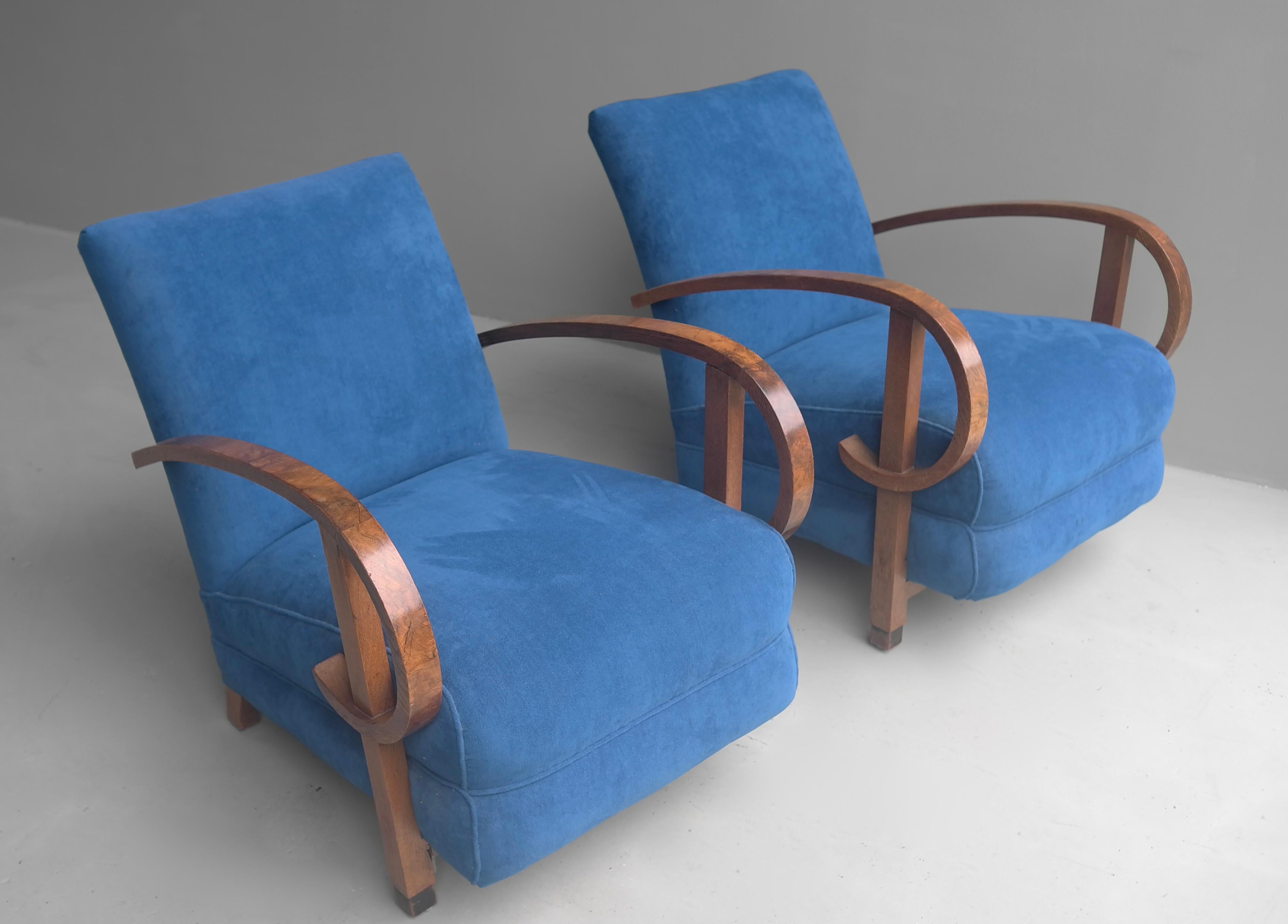 Pair of sculptural curved deco armchairs, France, 1940s. 

Walnut frame and arms, new upholstered in blue fabric, very comfortable deep seat.