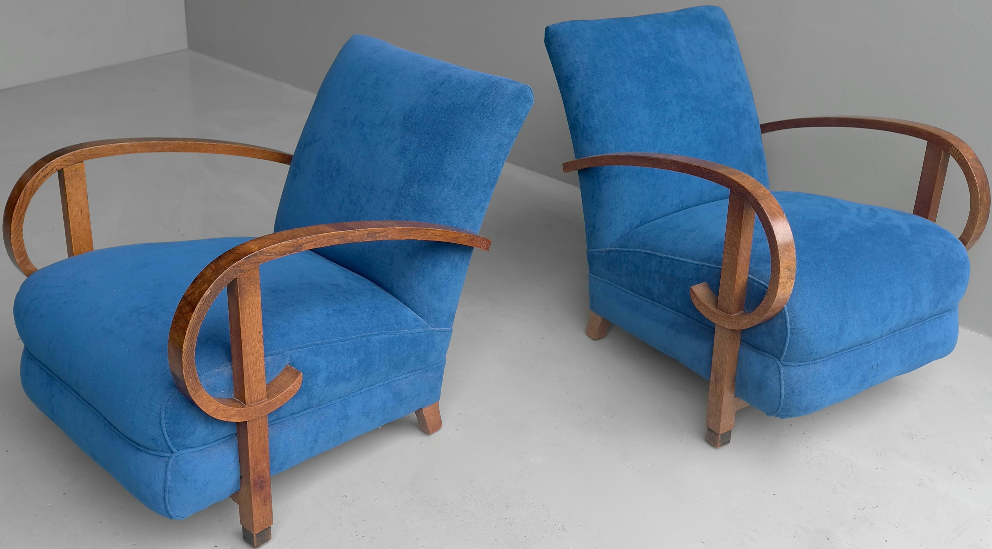 curved armchairs