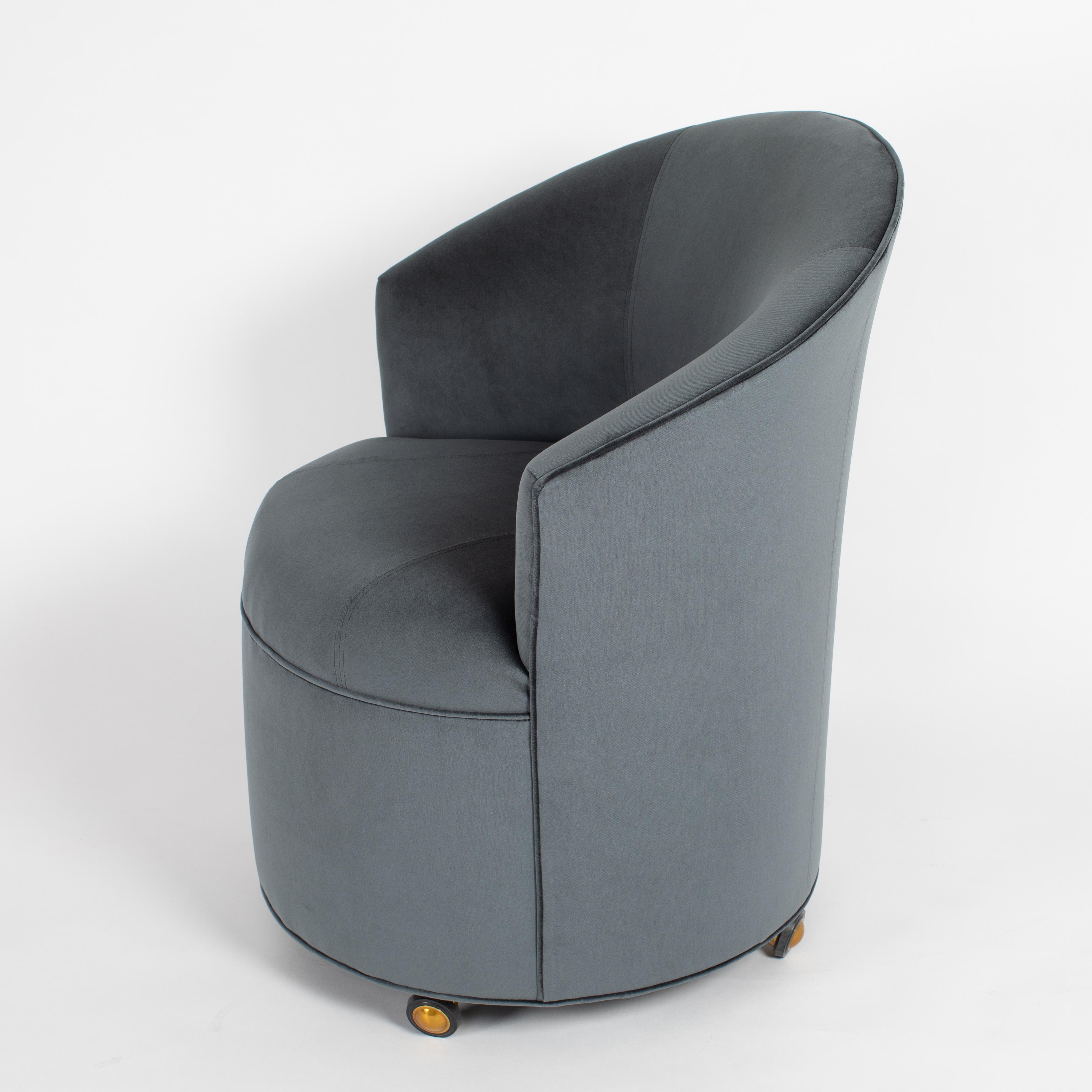 barrel chair on casters