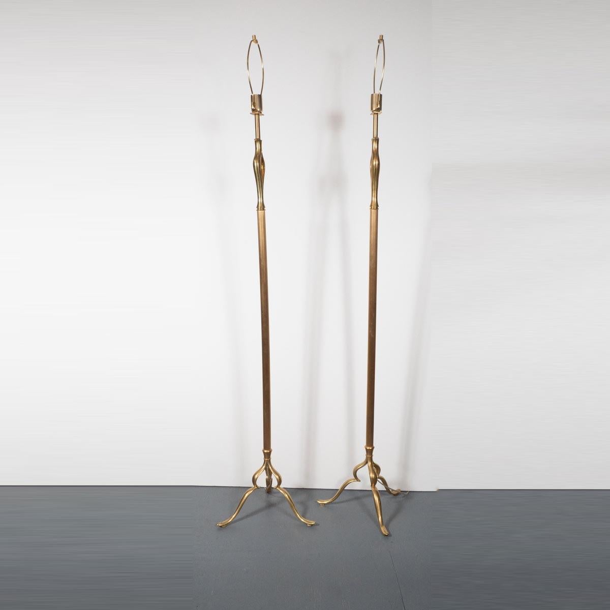 Mid-Century Modern Pair of Sculptural Fluted Brass Floor Lamps For Sale