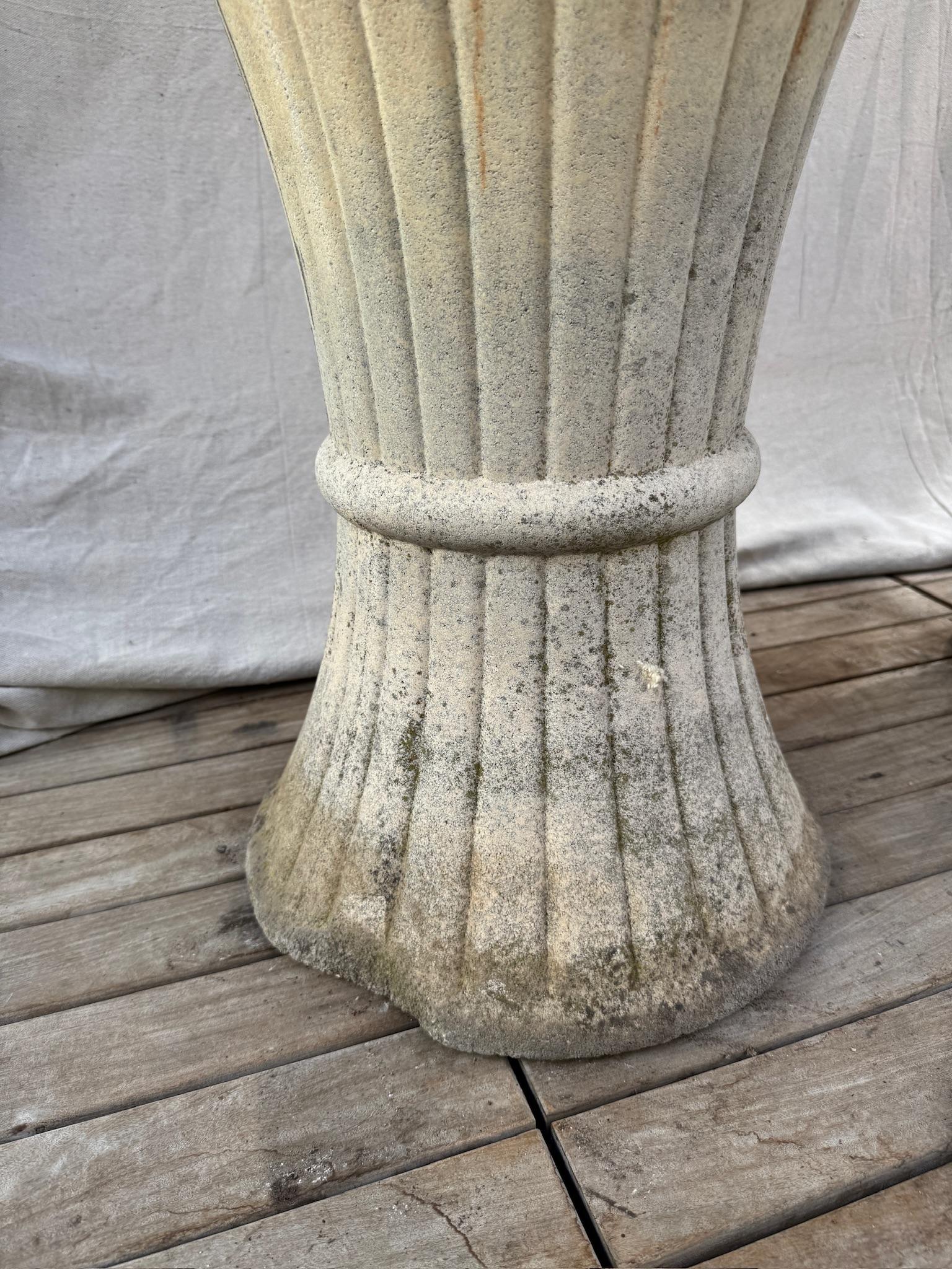 Pareja de Jardineras Escultóricas de Hormigón Acanalado - Diseño Francés de Mediados de Siglo en venta 3