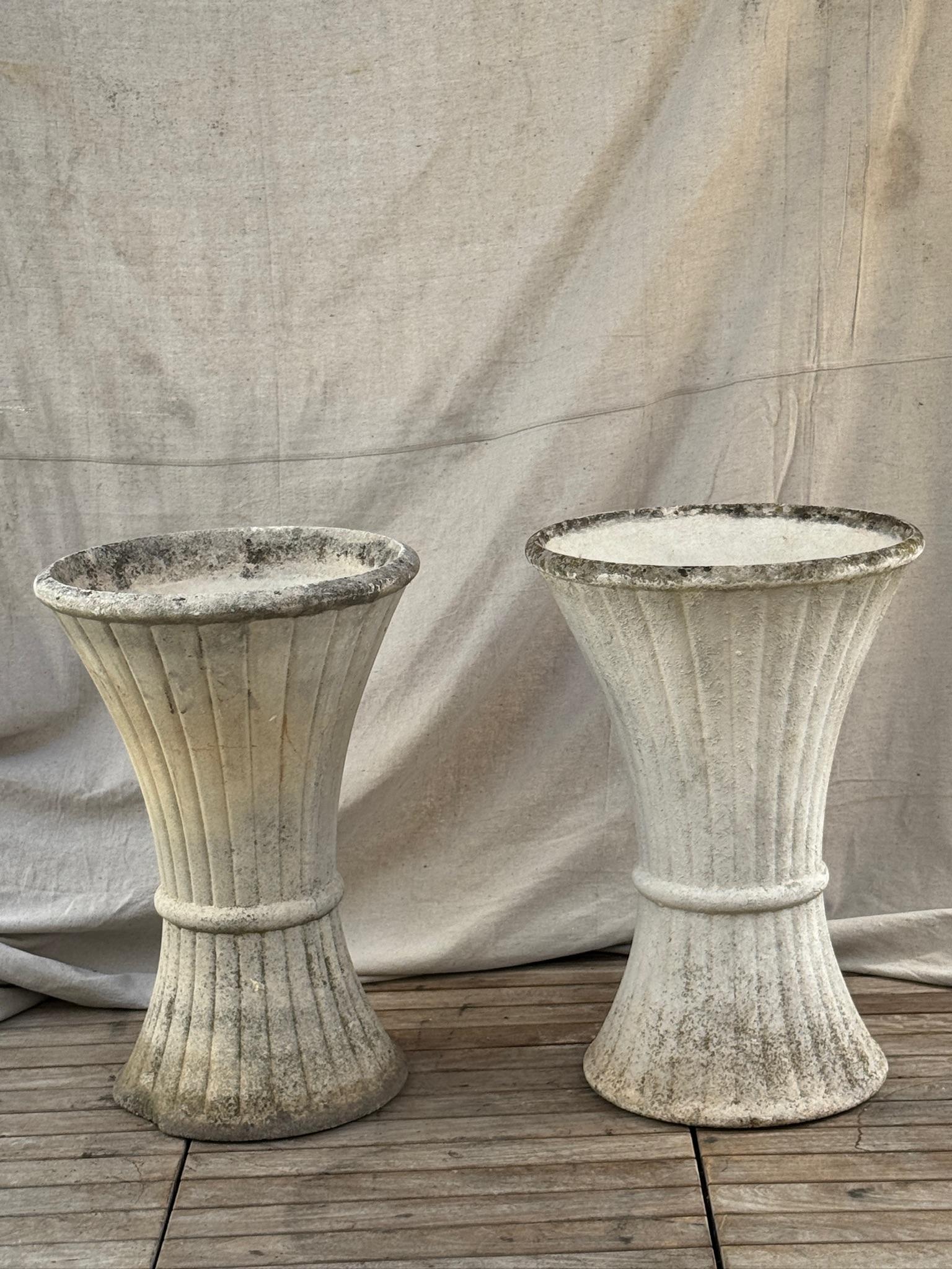 Pareja de Jardineras Escultóricas de Hormigón Acanalado - Diseño Francés de Mediados de Siglo en venta 7
