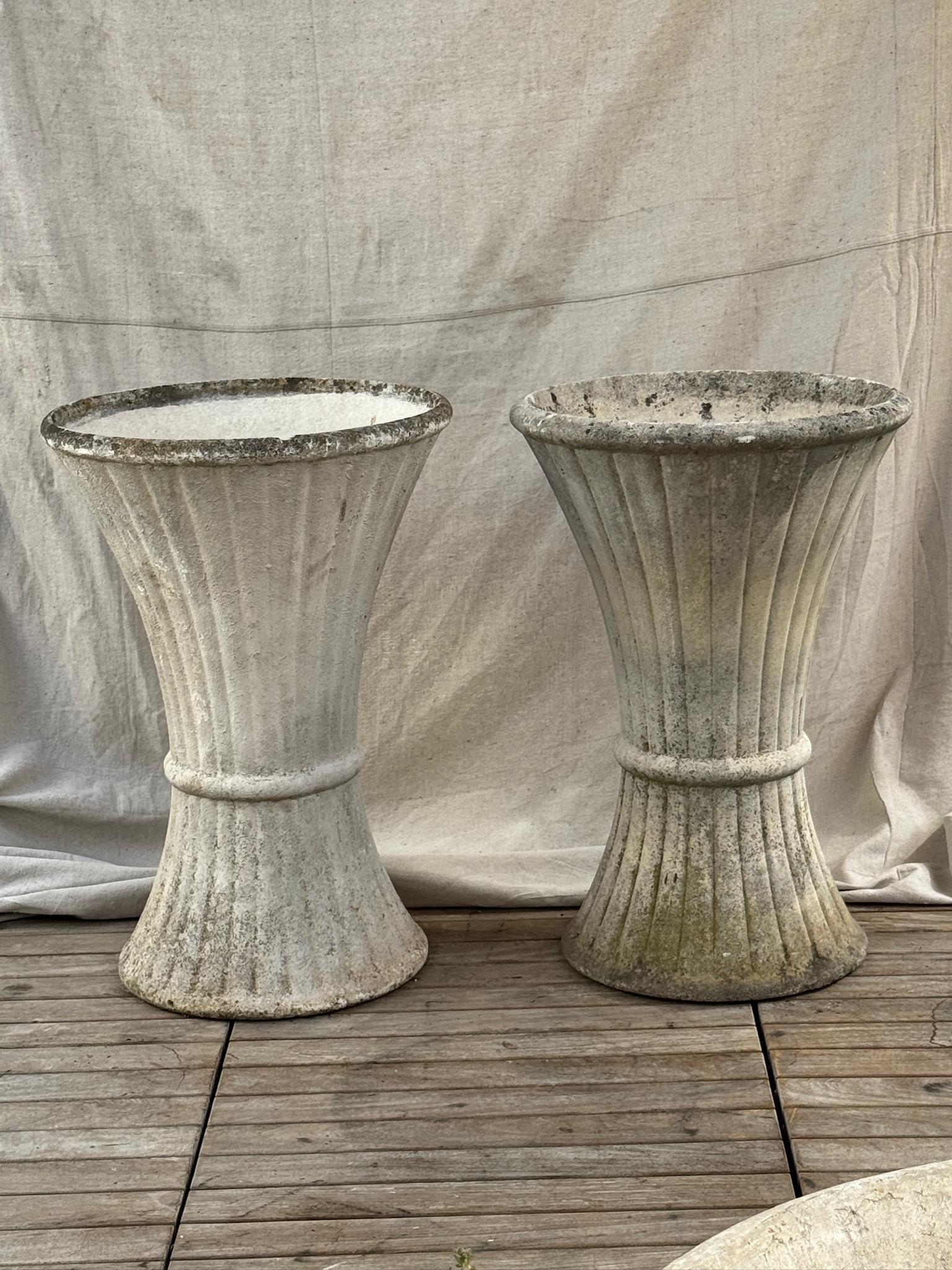 Pareja de Jardineras Escultóricas de Hormigón Acanalado - Diseño Francés de Mediados de Siglo en venta 9