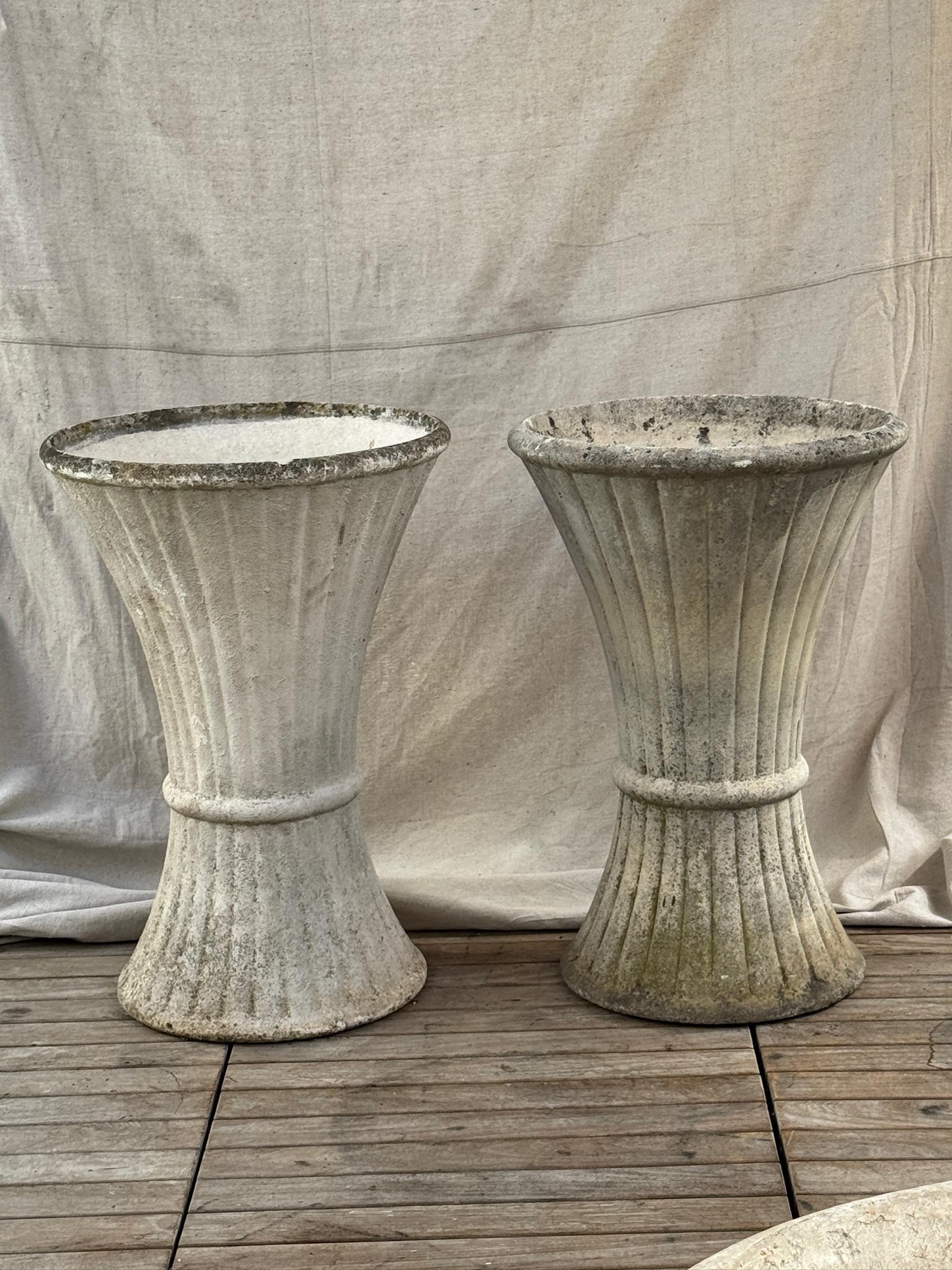 Pareja de Jardineras Escultóricas de Hormigón Acanalado - Diseño Francés de Mediados de Siglo en venta 10