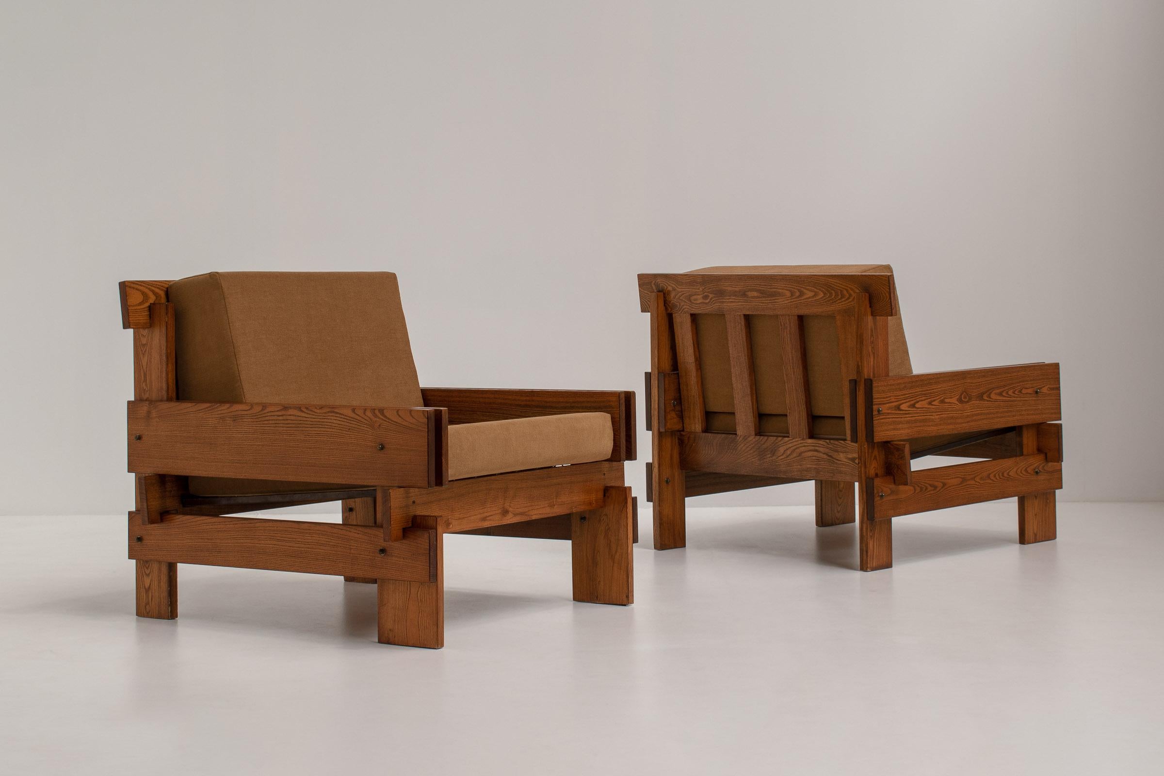 Pair of Sculptural French Lounge Chairs in Red Elm, 1970s 5