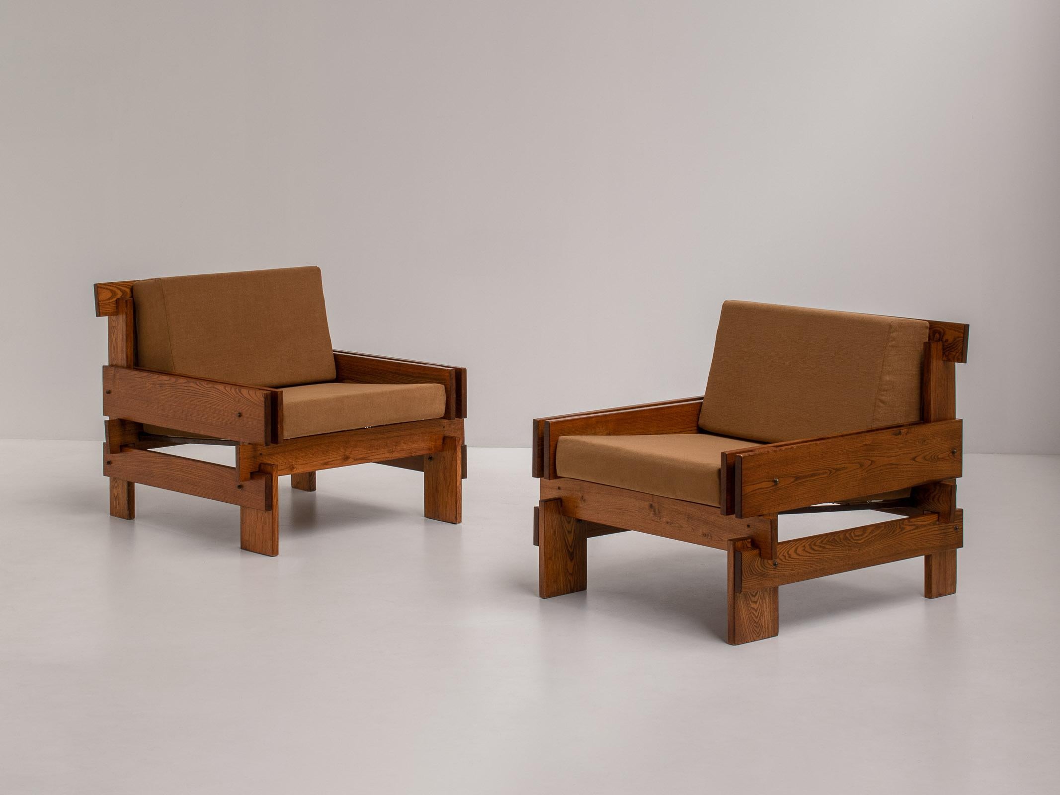Mid-Century Modern Pair of Sculptural French Lounge Chairs in Red Elm, 1970s
