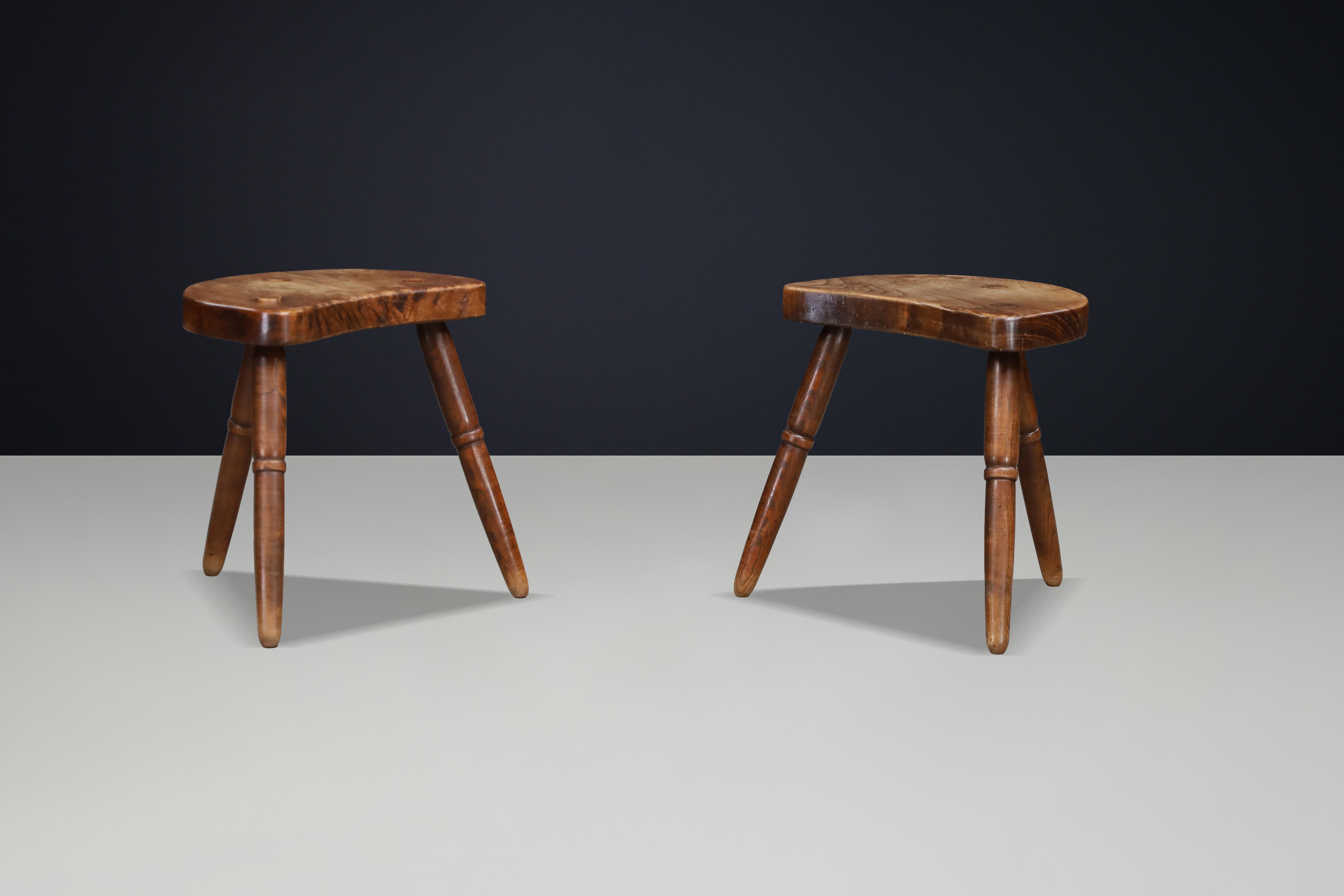 Pair of Sculptural French Walnut Stools, Rustic Brutalist, France, 1940s (Französisch) im Angebot
