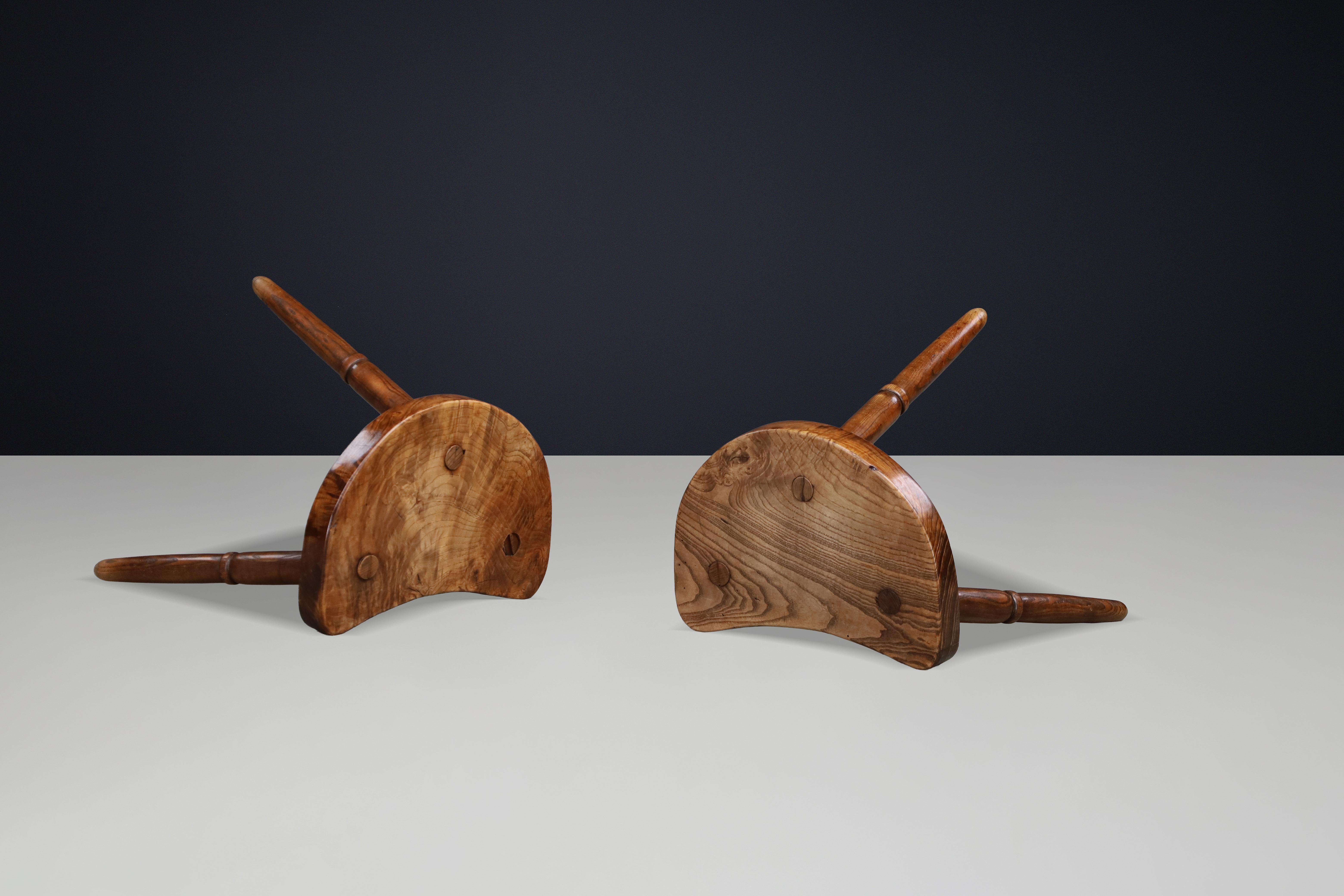 Pair of Sculptural French Walnut Stools, Rustic Brutalist, France, 1940s im Angebot 1